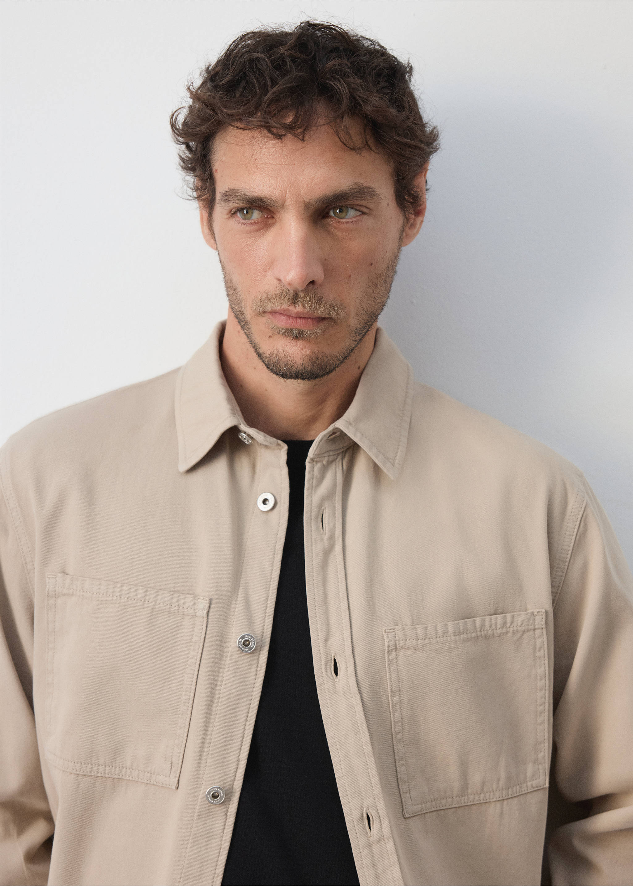 Denim overshirt pockets - Details of the article 1, Beige. Ref: 37084404-00.