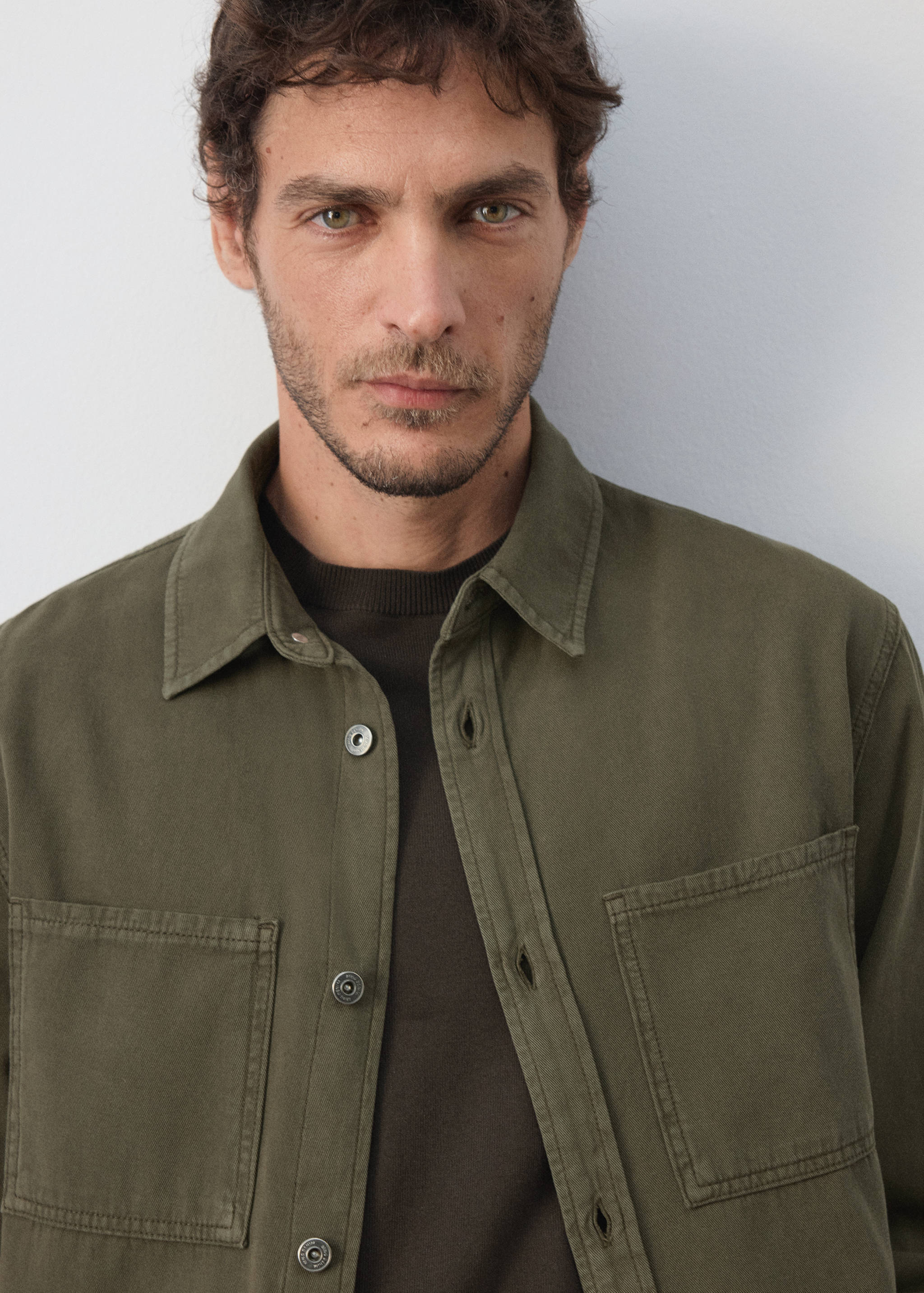 Denim overshirt pockets - Details of the article 1