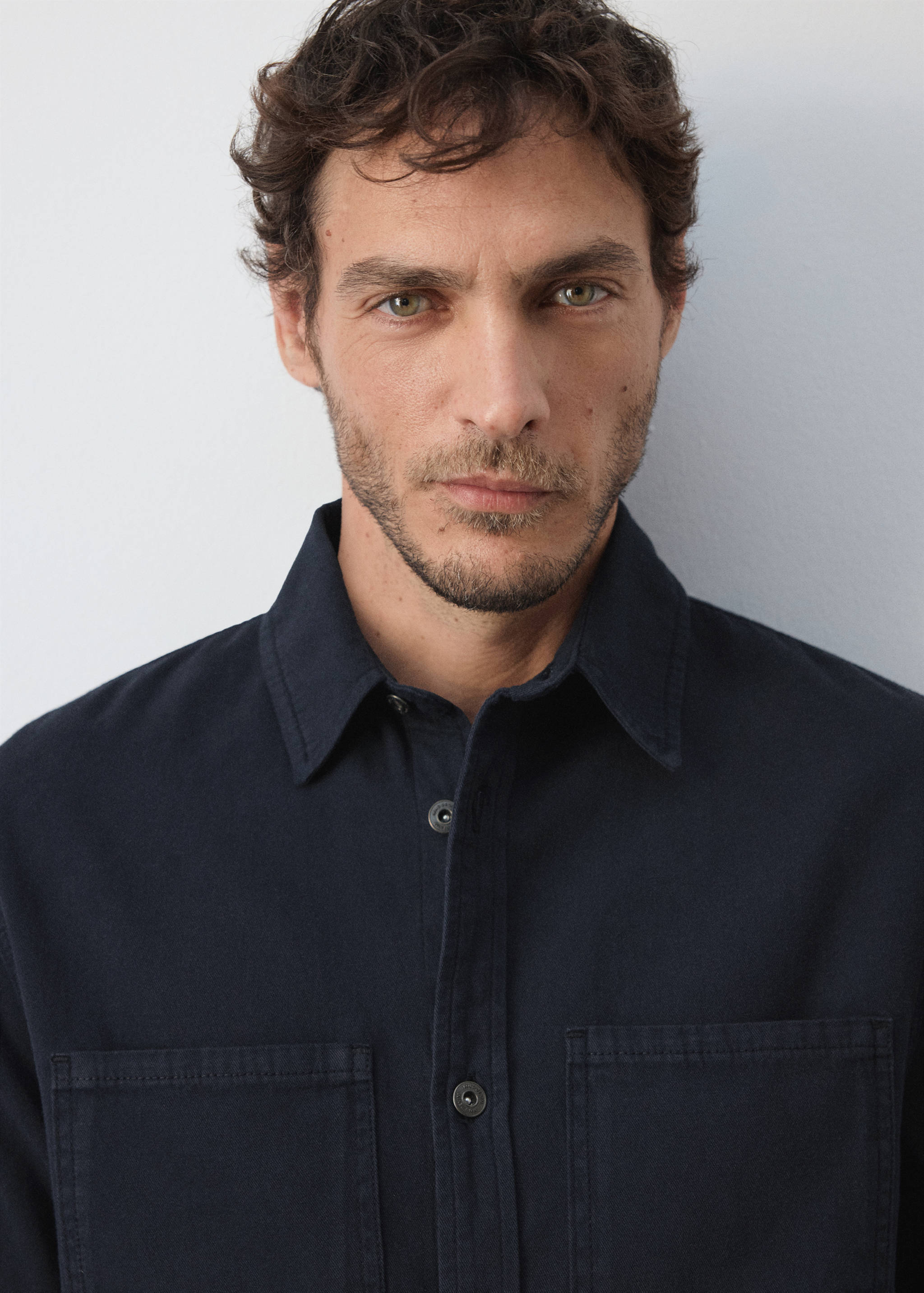 Denim overshirt pockets - Details of the article 1