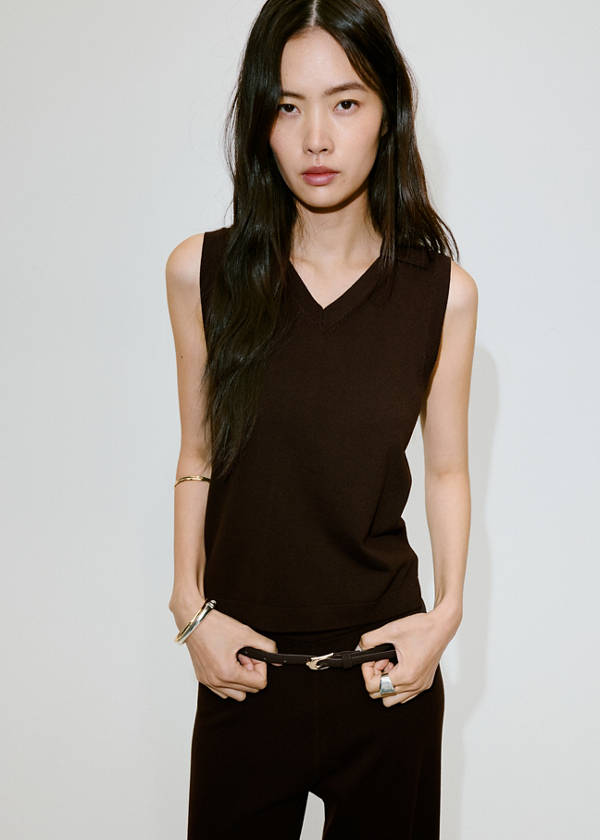 V-neck knit top — Chocolate