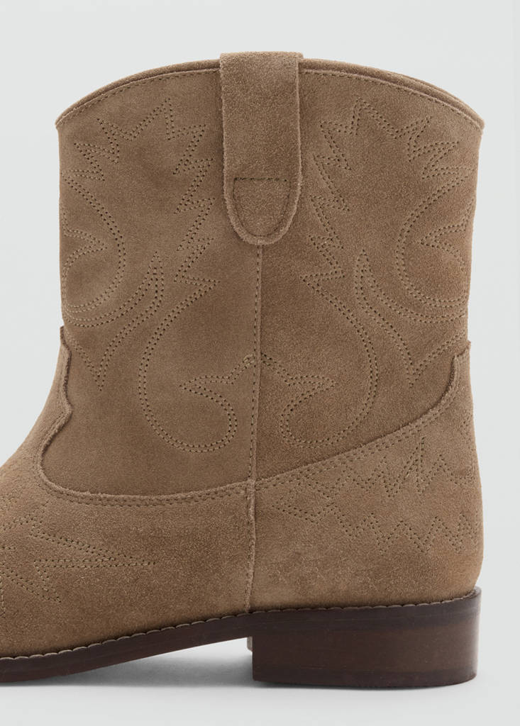 Suede leather ankle boots — Sand