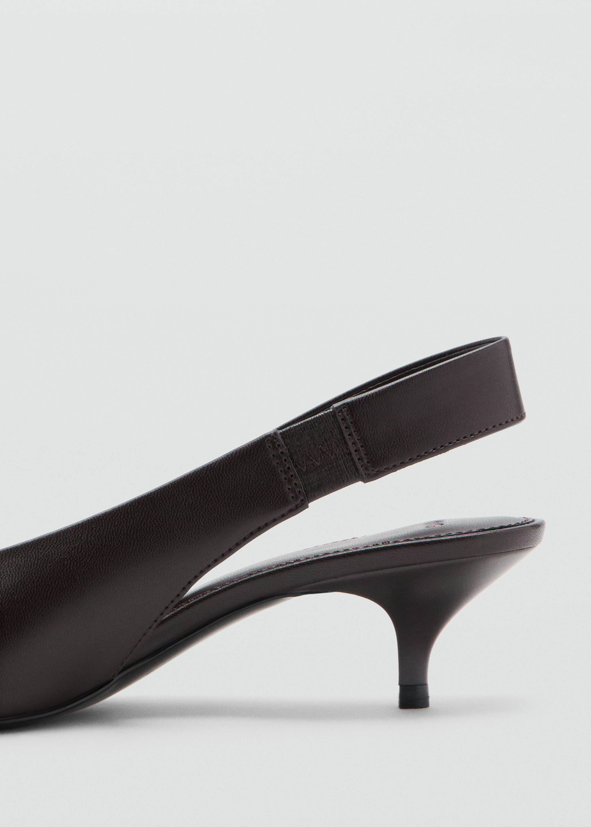 Kitten heel pointed toe shoe - Details of the article 1