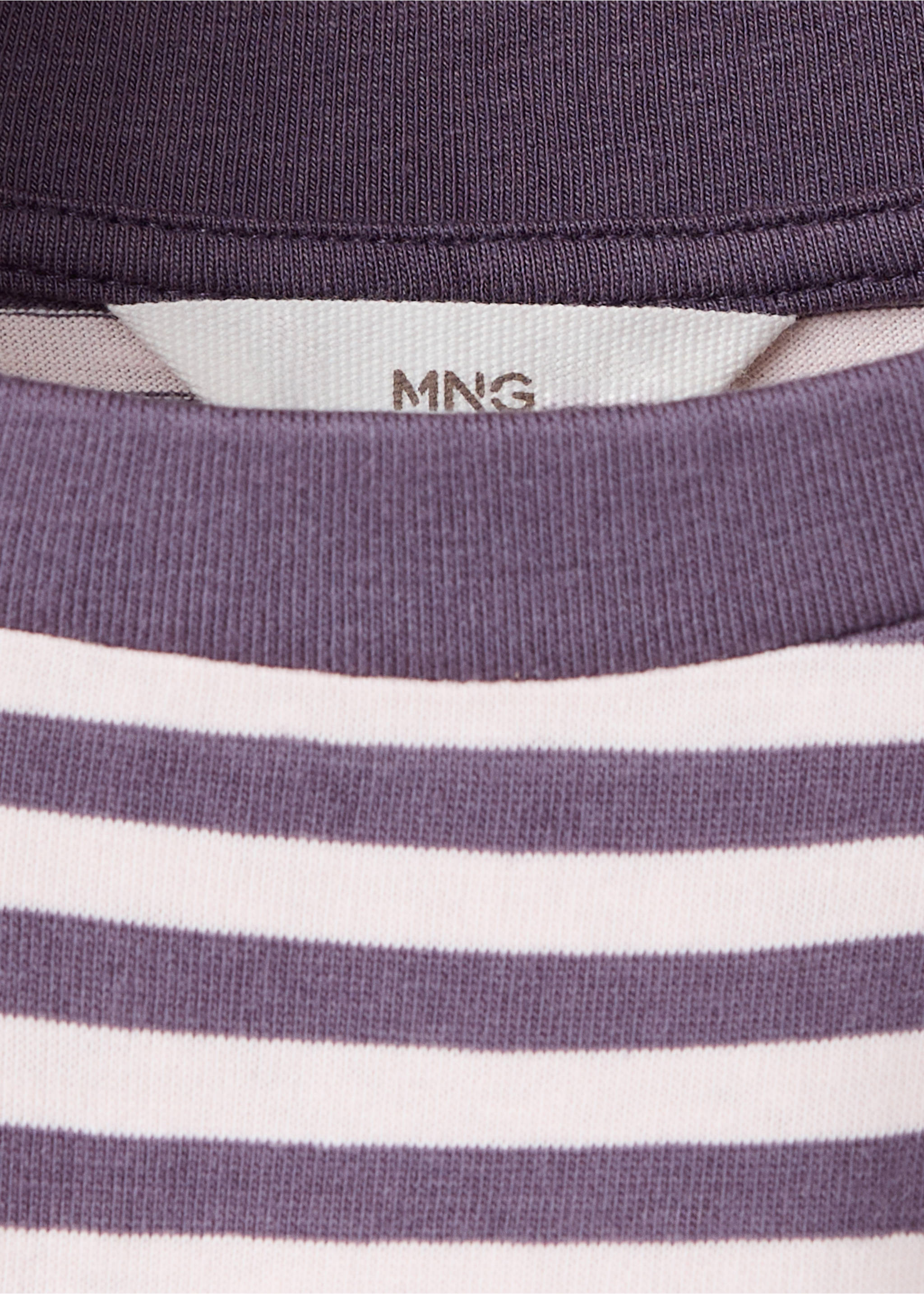 T-shirt às riscas com pormenor cruzado - Pormenor do artigo 8, Roxo. Ref: 37084433-00.