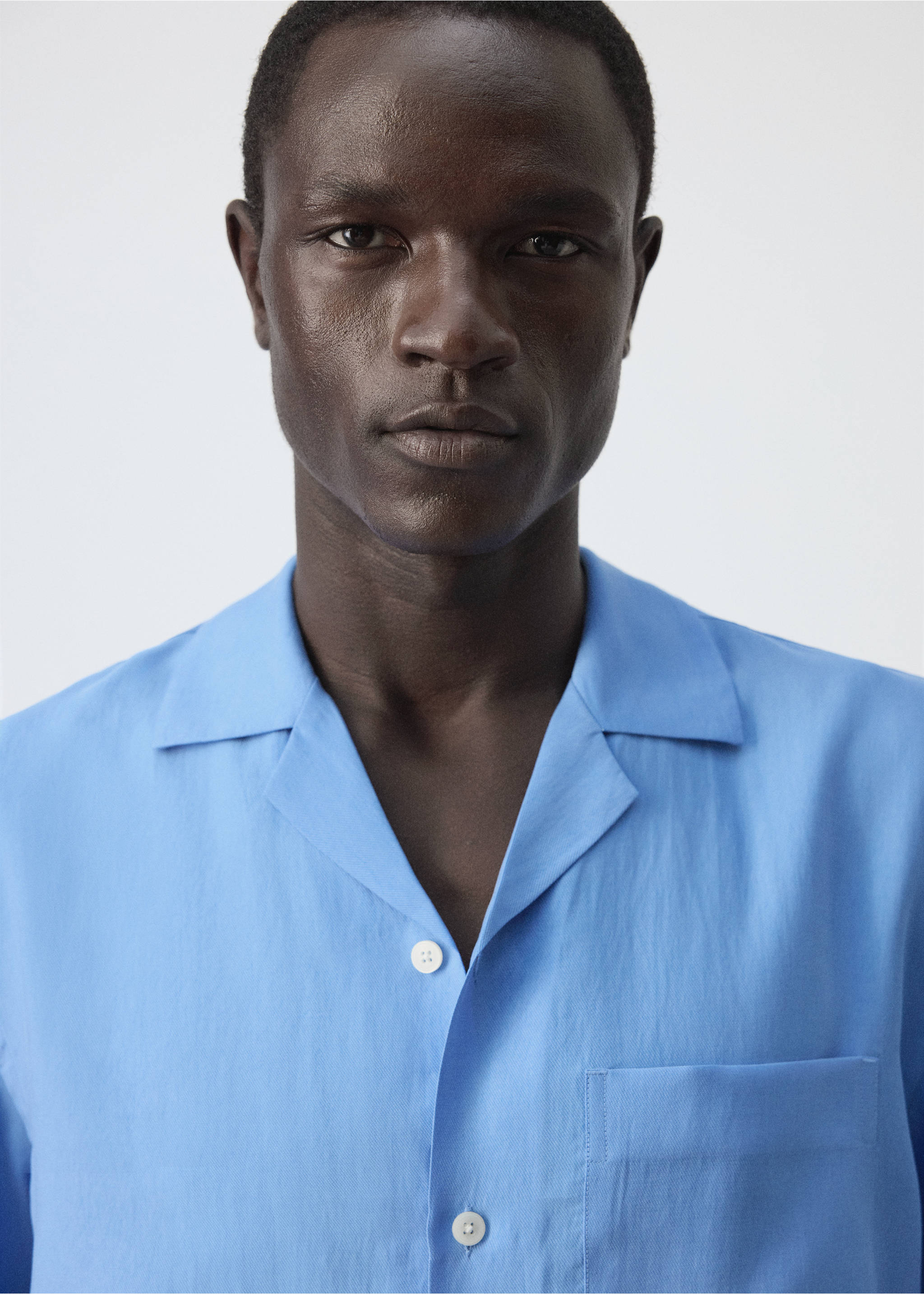 Chemise en mélange de modal avec poche - Détail de l'article 1, Bleu. Ref: 37084436-00.