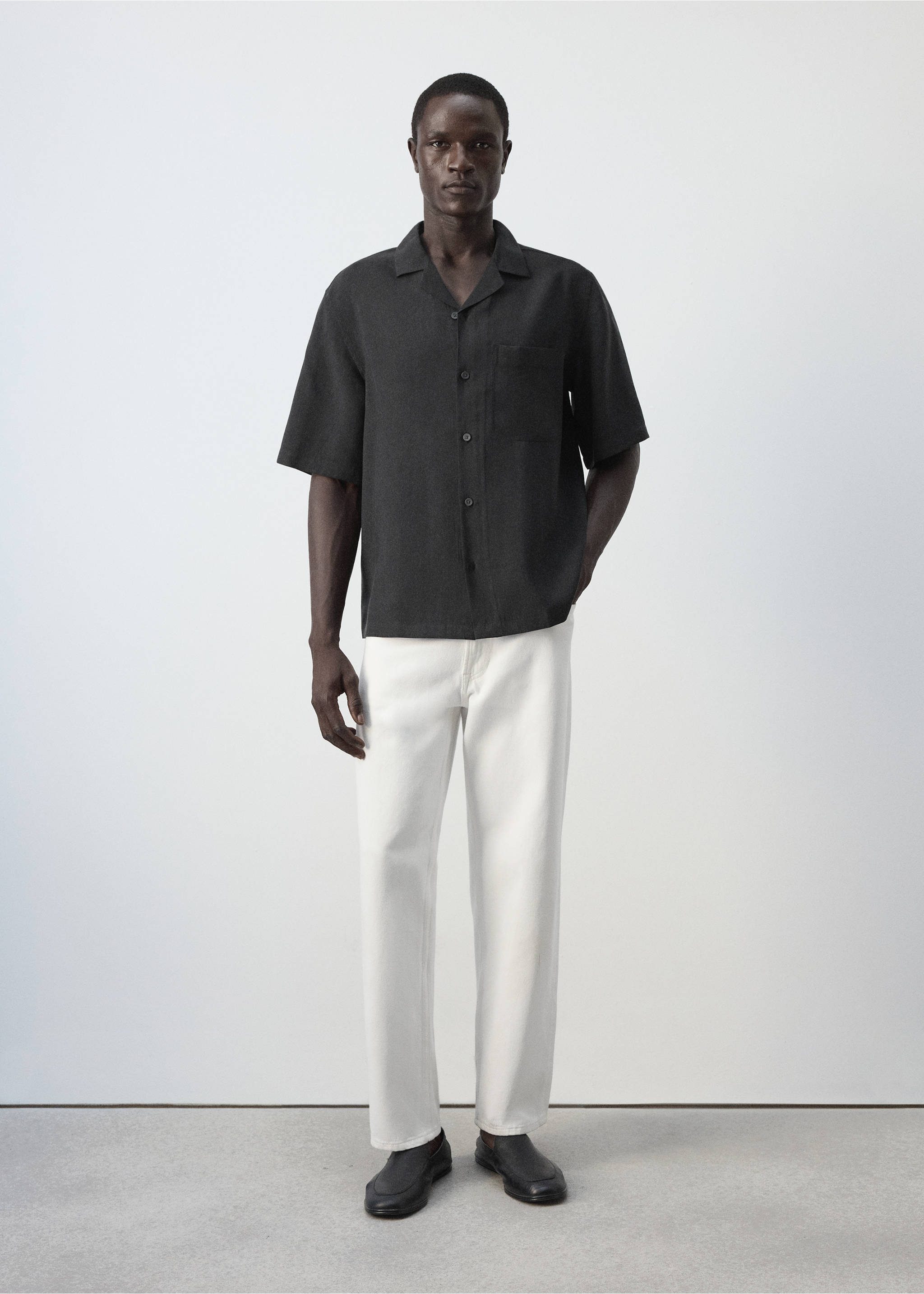 Chemise en mélange de modal avec poche - Plan général, Noir. Ref: 37084436-00.