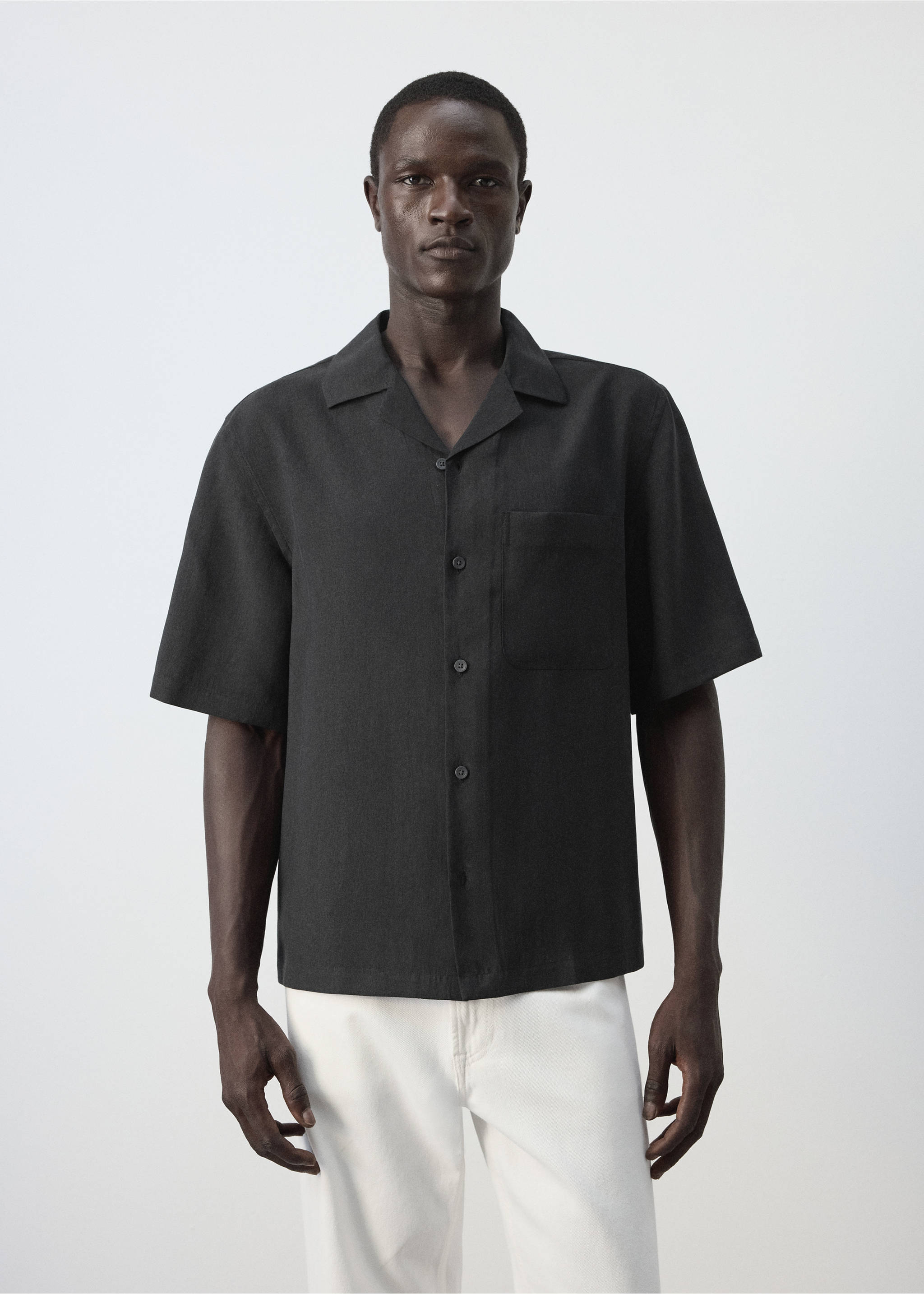 Chemise en mélange de modal avec poche - Plan moyen, Noir. Ref: 37084436-00.