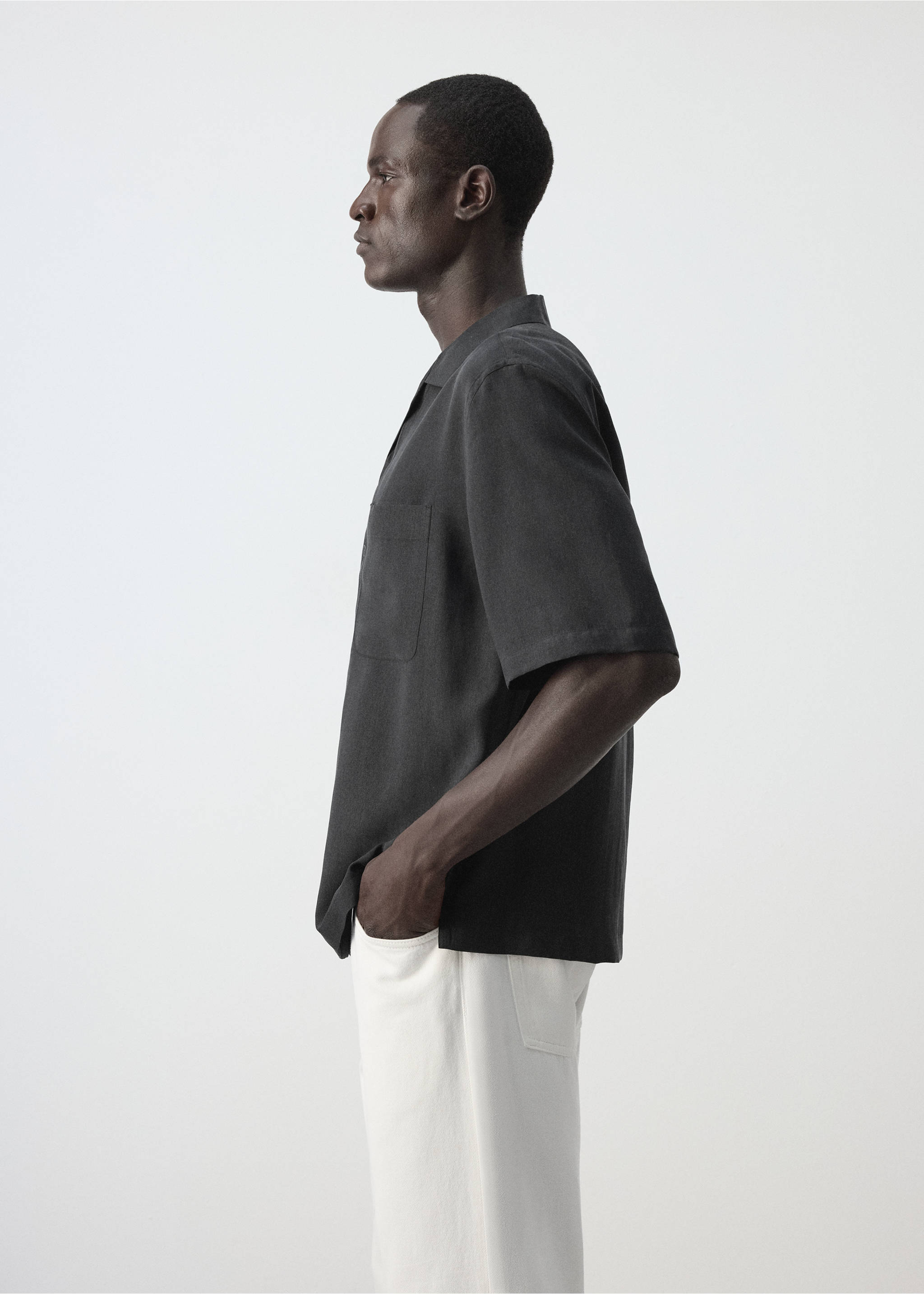 Chemise en mélange de modal avec poche - Détail de l'article 2, Noir. Ref: 37084436-00.