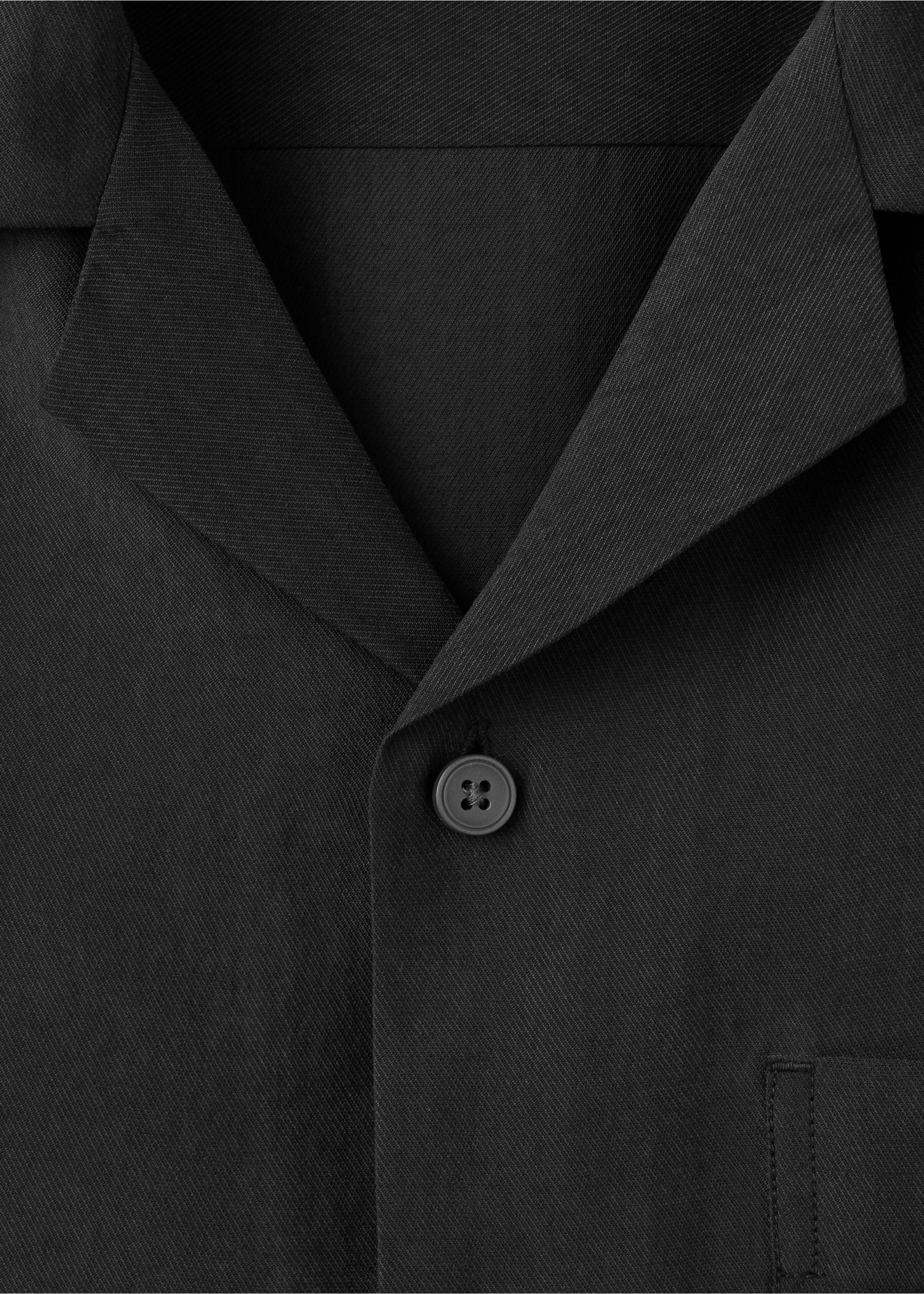 Chemise en mélange de modal avec poche - Détail de l'article 8, Noir. Ref: 37084436-00.