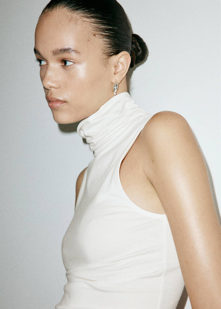 Sleeveless turtleneck top — Off White
