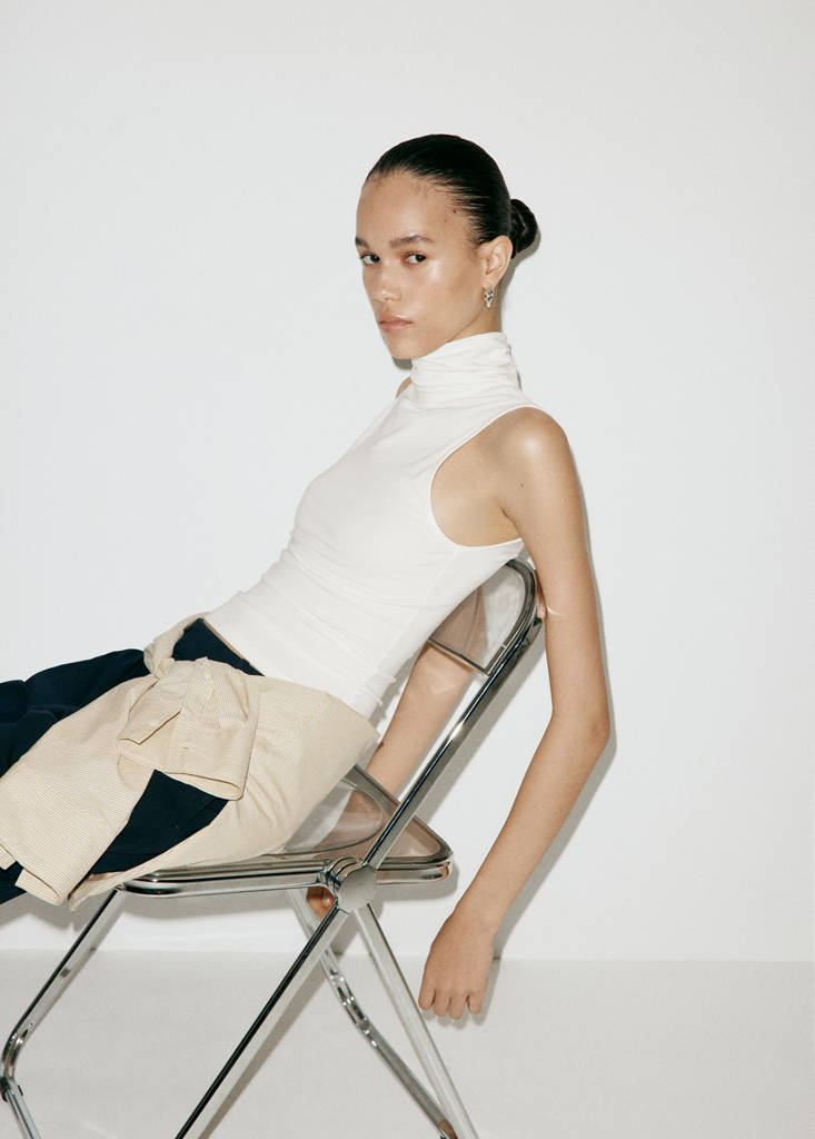 Sleeveless turtleneck top — Off White