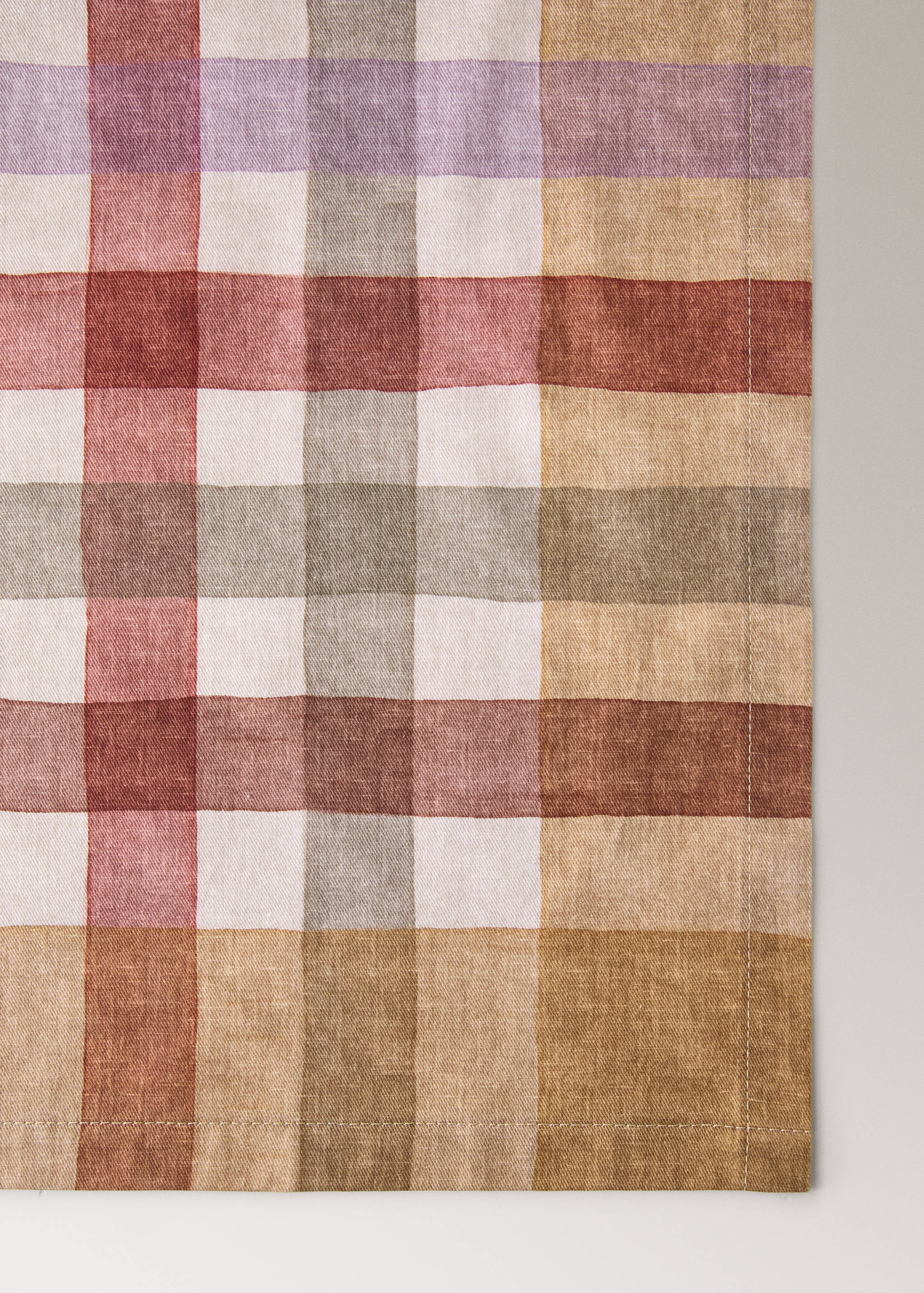 Cotton check tablecloth for 8 to 10 people - Details of the article 2