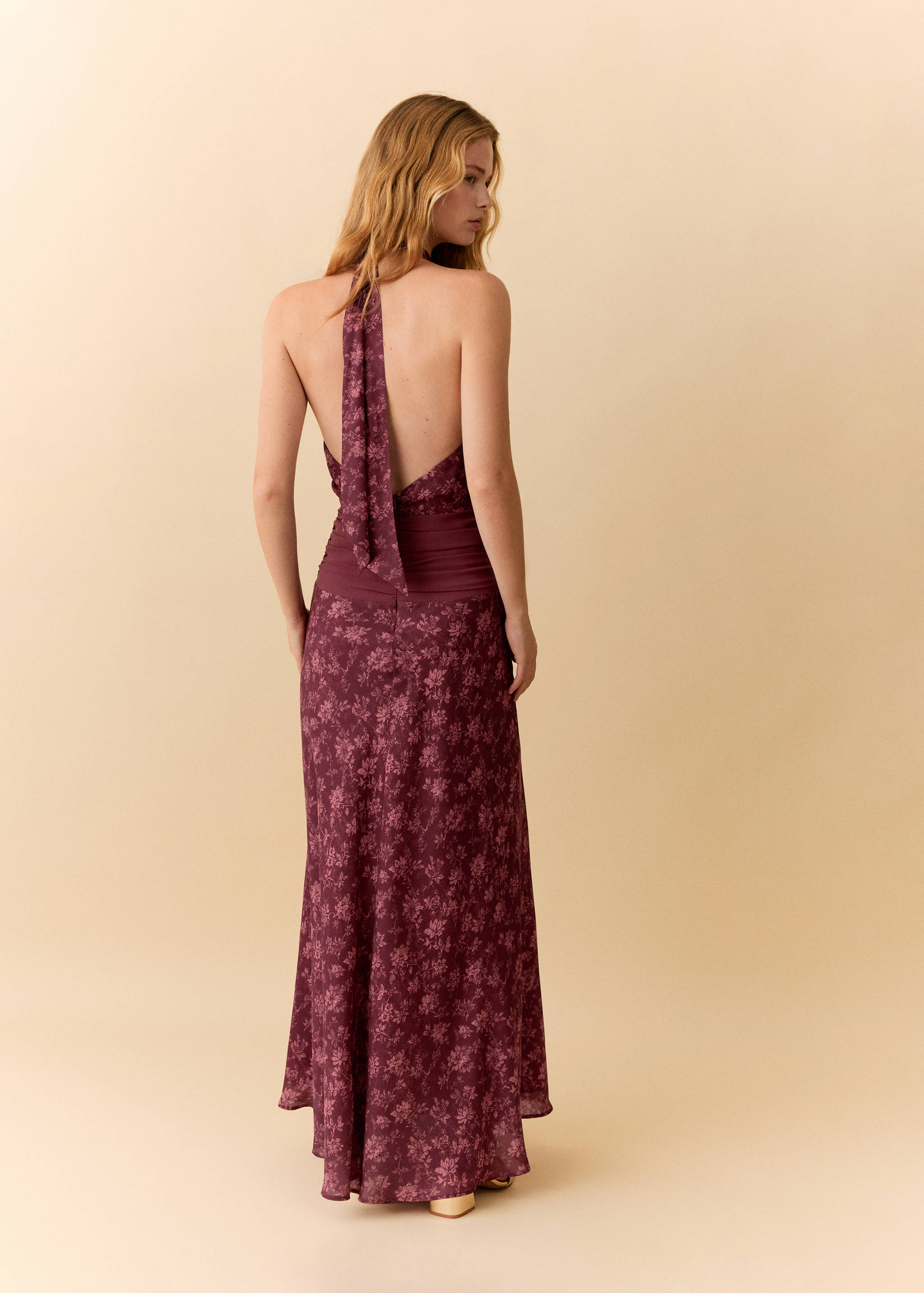 Halter-neck open-back dress - Reverse of the article