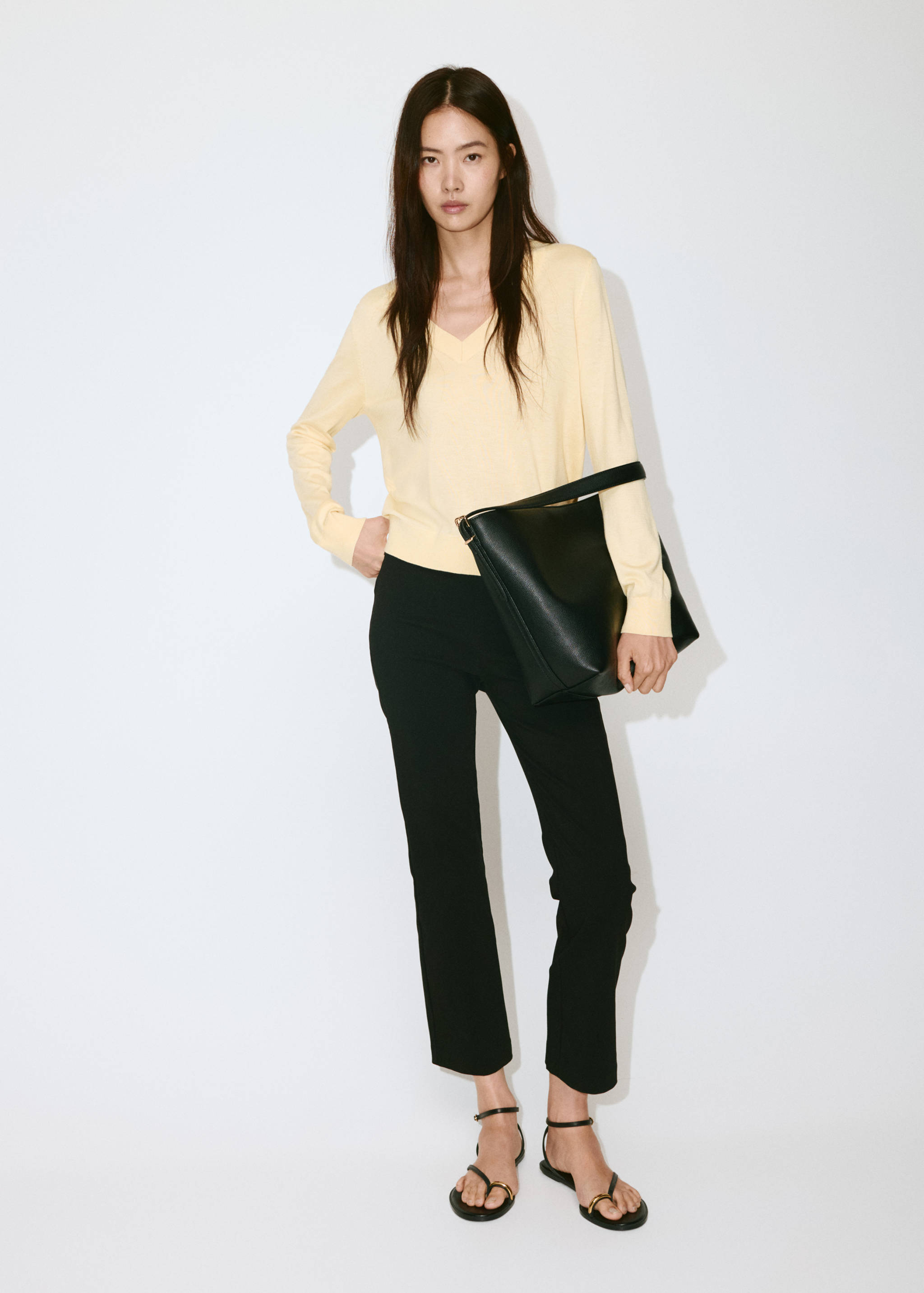 V-neck knit sweater - General plane