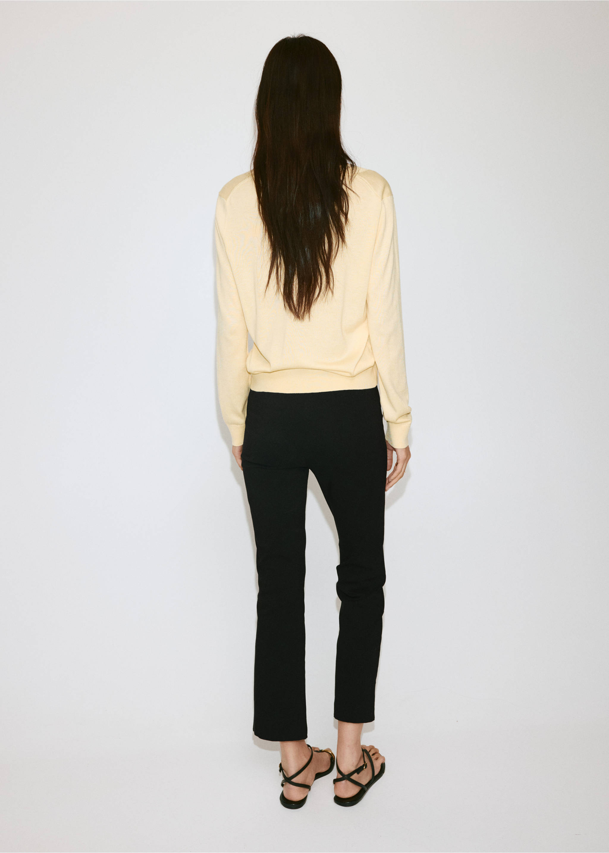 V-neck knit sweater - Reverse of the article, Vanilla. Ref: 37084775-00.