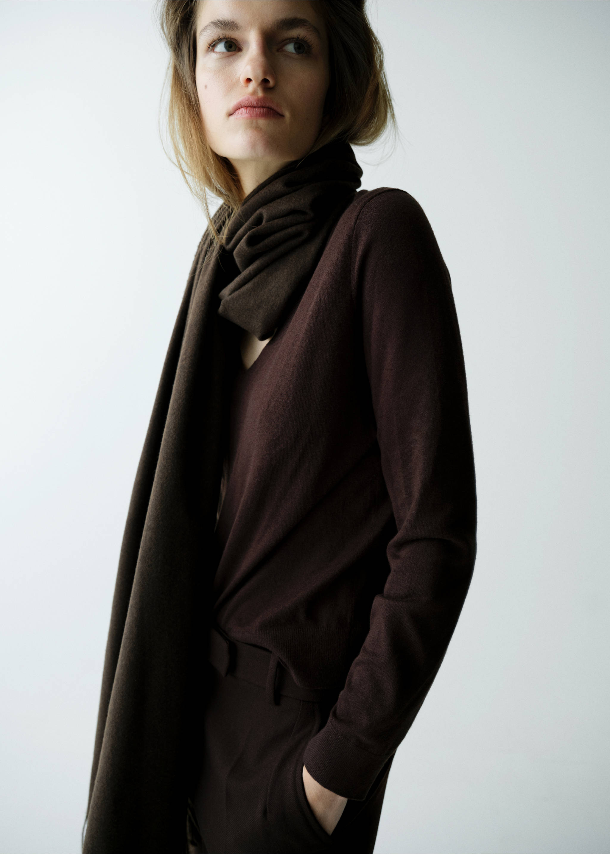 Jersey punto cuello pico - Plano medio, Chocolate. Ref: 37084775-00.
