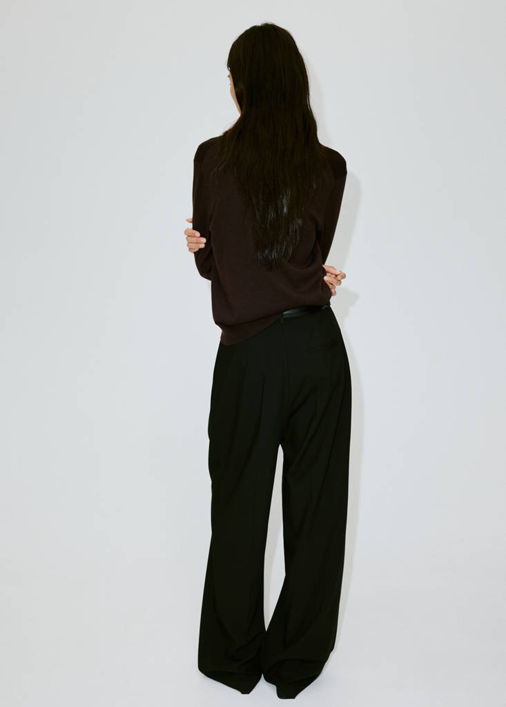 V-neck knit sweater — Chocolate