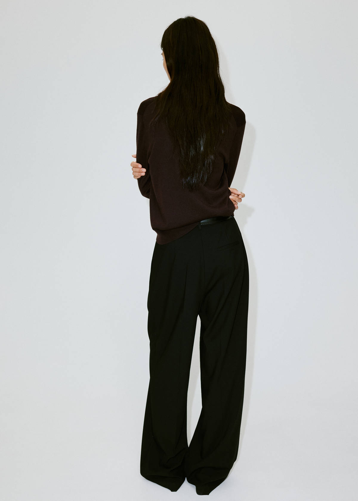 V-neck knit sweater — Chocolate