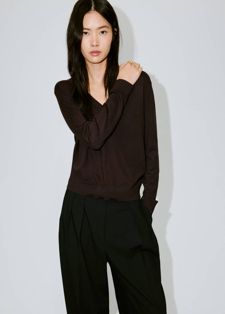 V-neck knit sweater — Chocolate