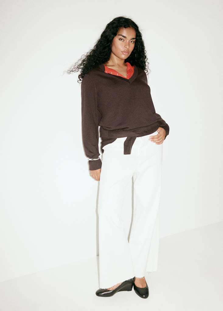 V-neck knit sweater — Chocolate
