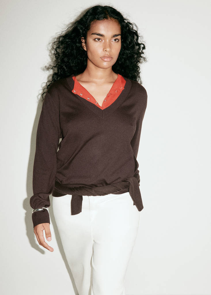 V-neck knit sweater — Chocolate