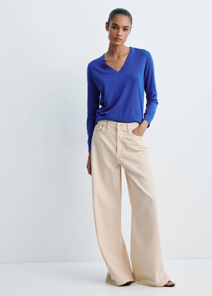 V-neck knit sweater — Vibrant blue