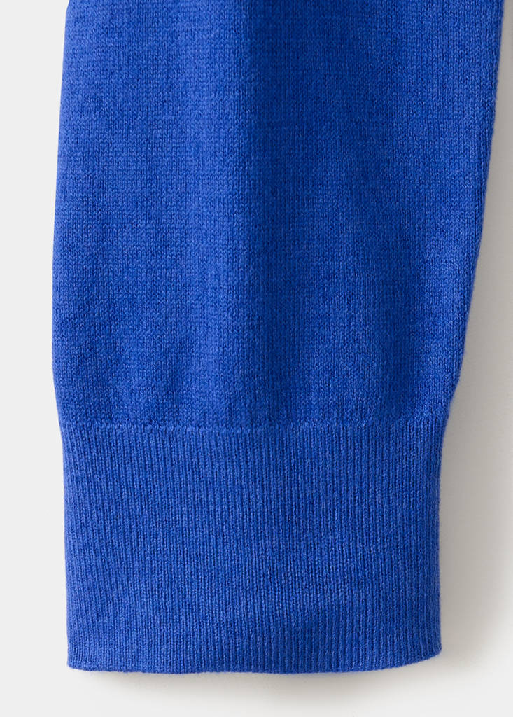 V-neck knit sweater — Vibrant blue