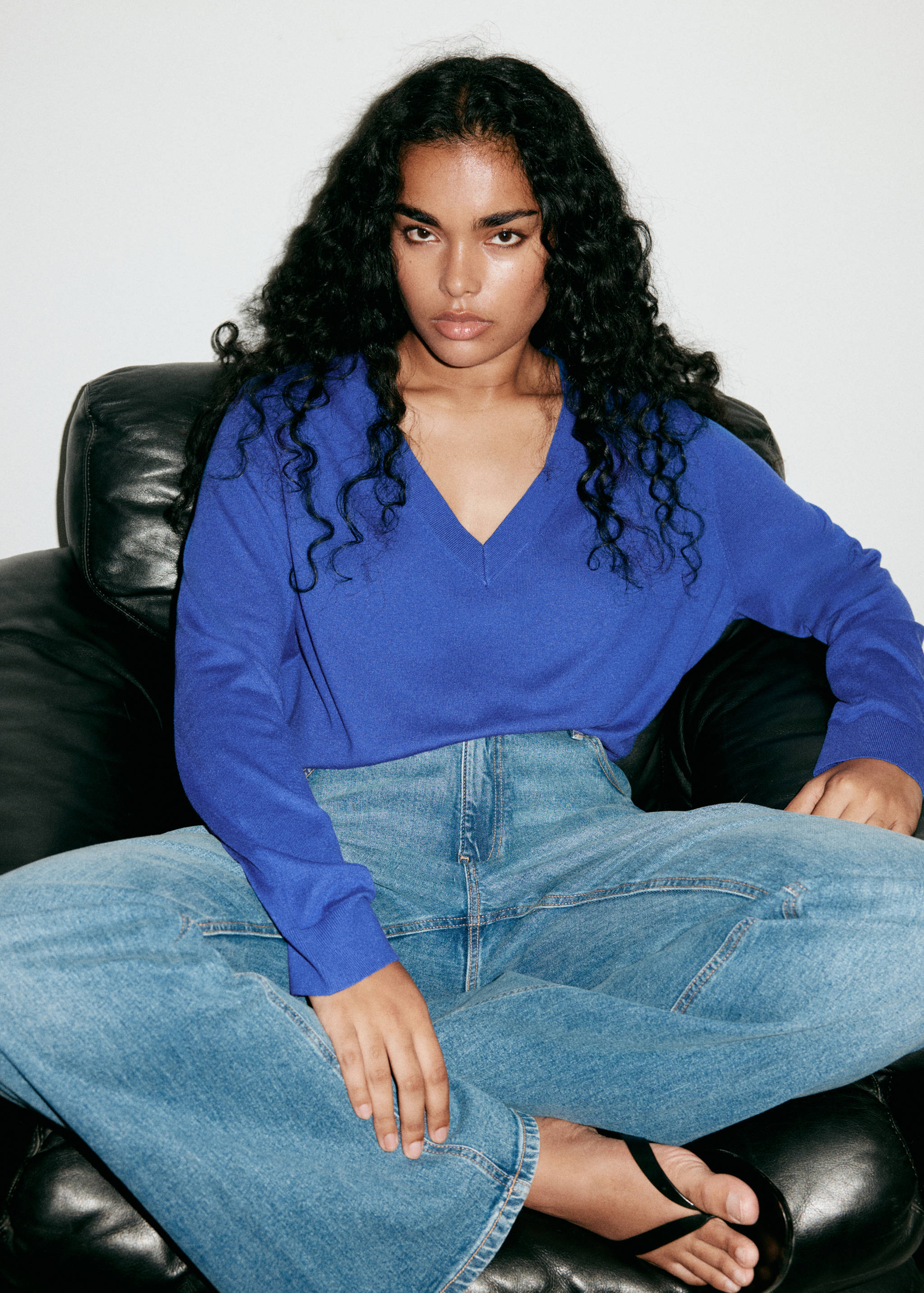V-neck knit sweater - Details of the article 5