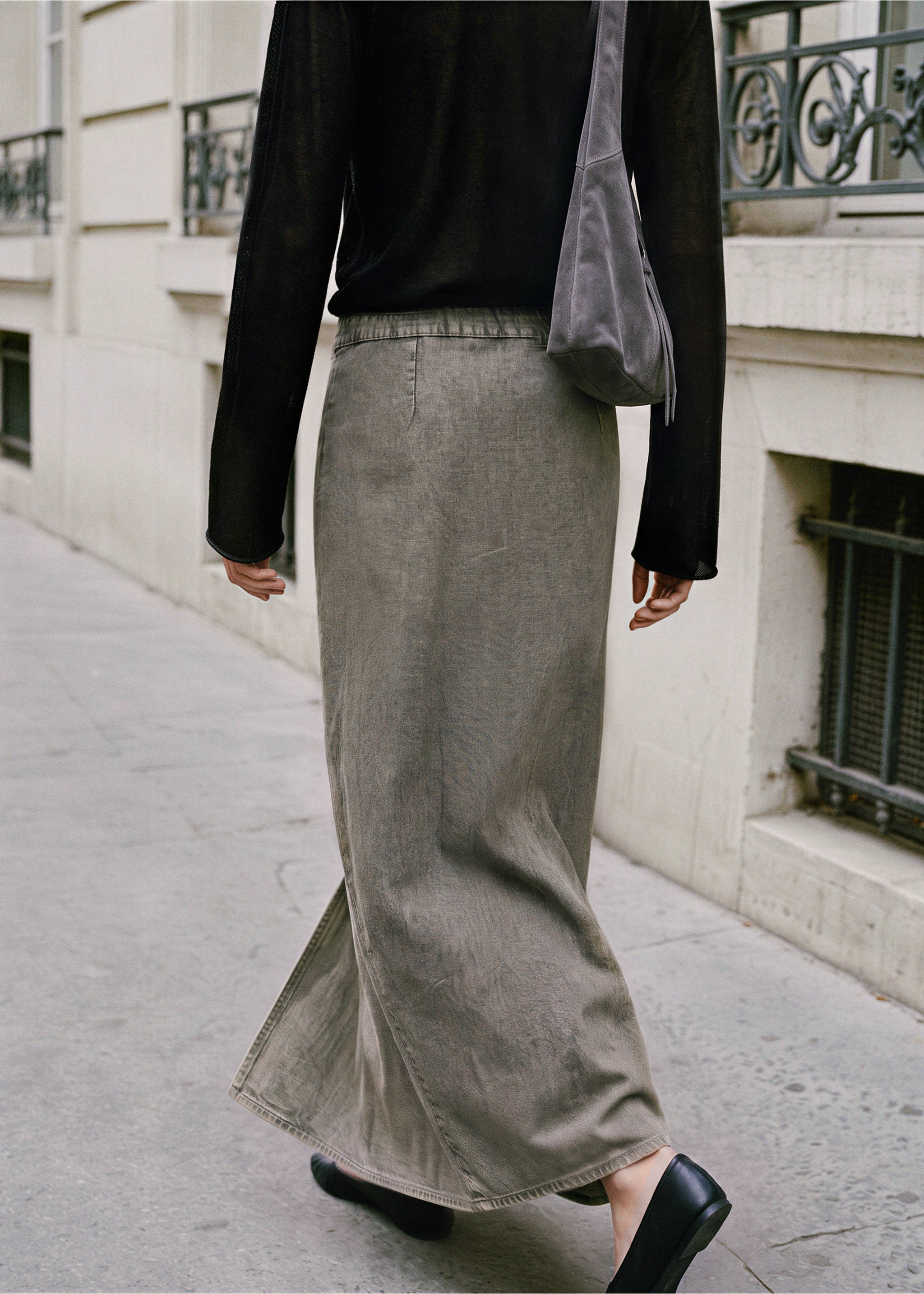 Slit denim skirt - Reverse of the article, Khaki. Ref: 37084781-00.