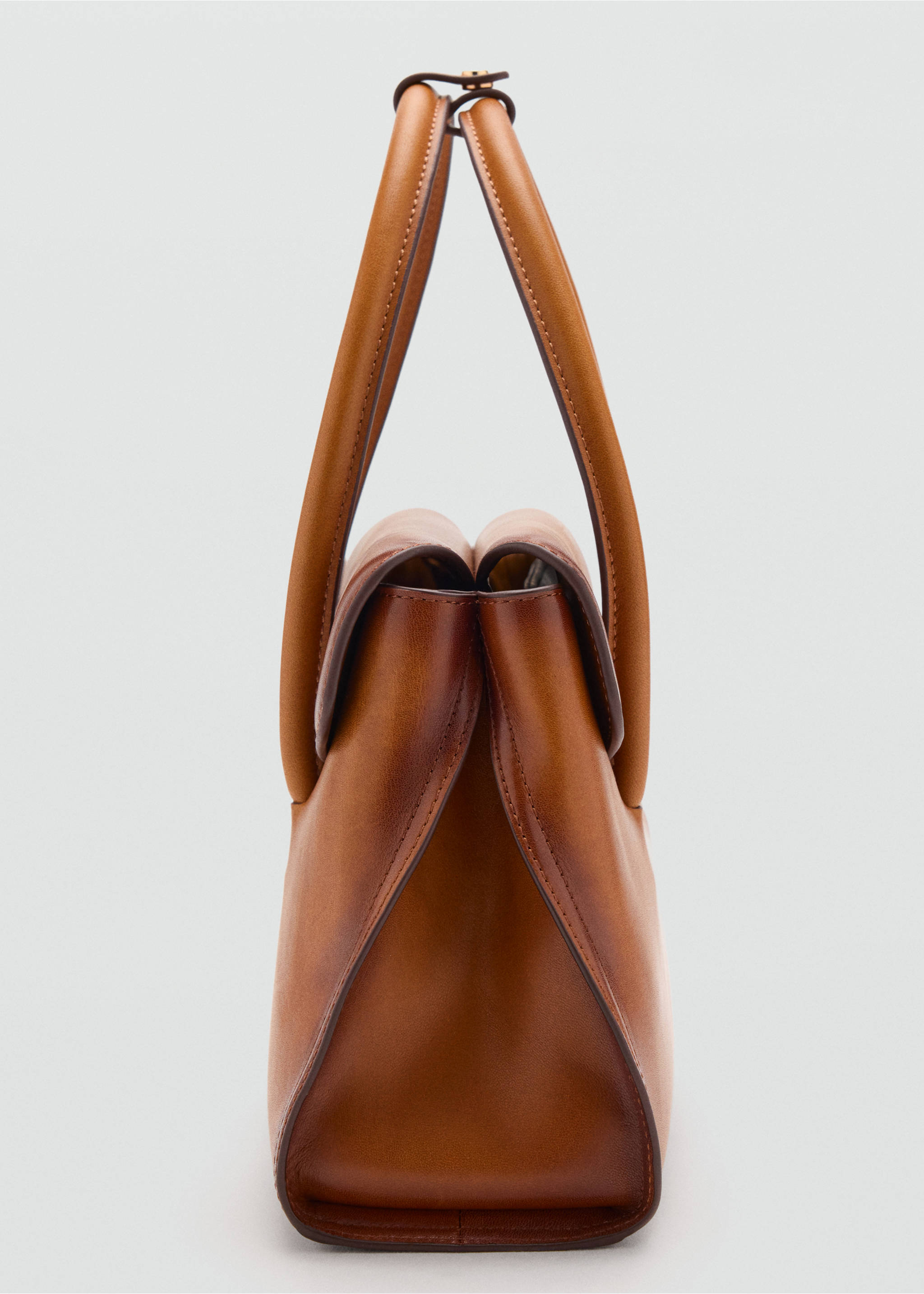 Leather flap bag - Details of the article 2, Leather. Ref: 37084792-00.