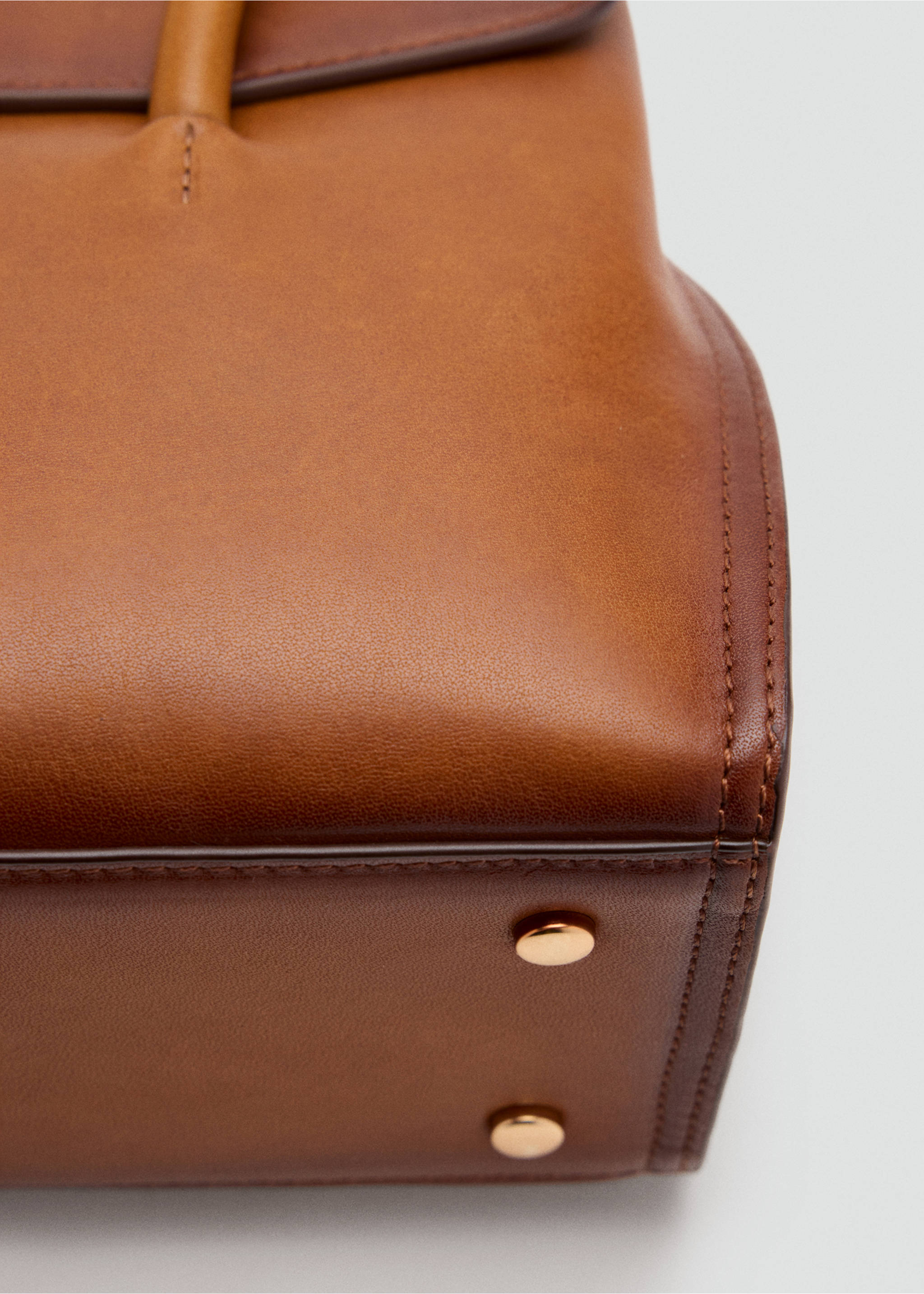 Leather flap bag - Details of the article 4, Leather. Ref: 37084792-00.