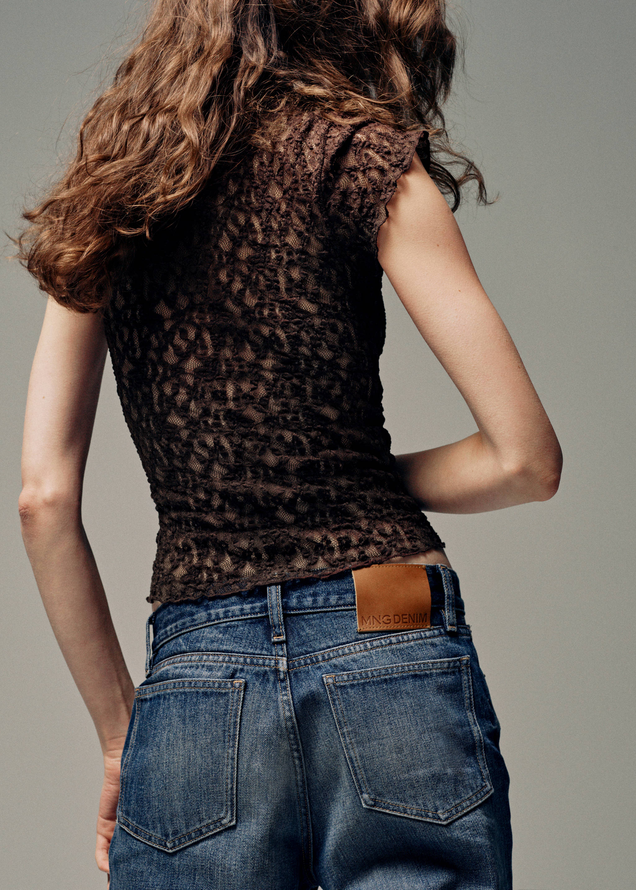 Lace T-shirt - Reverse of the article
