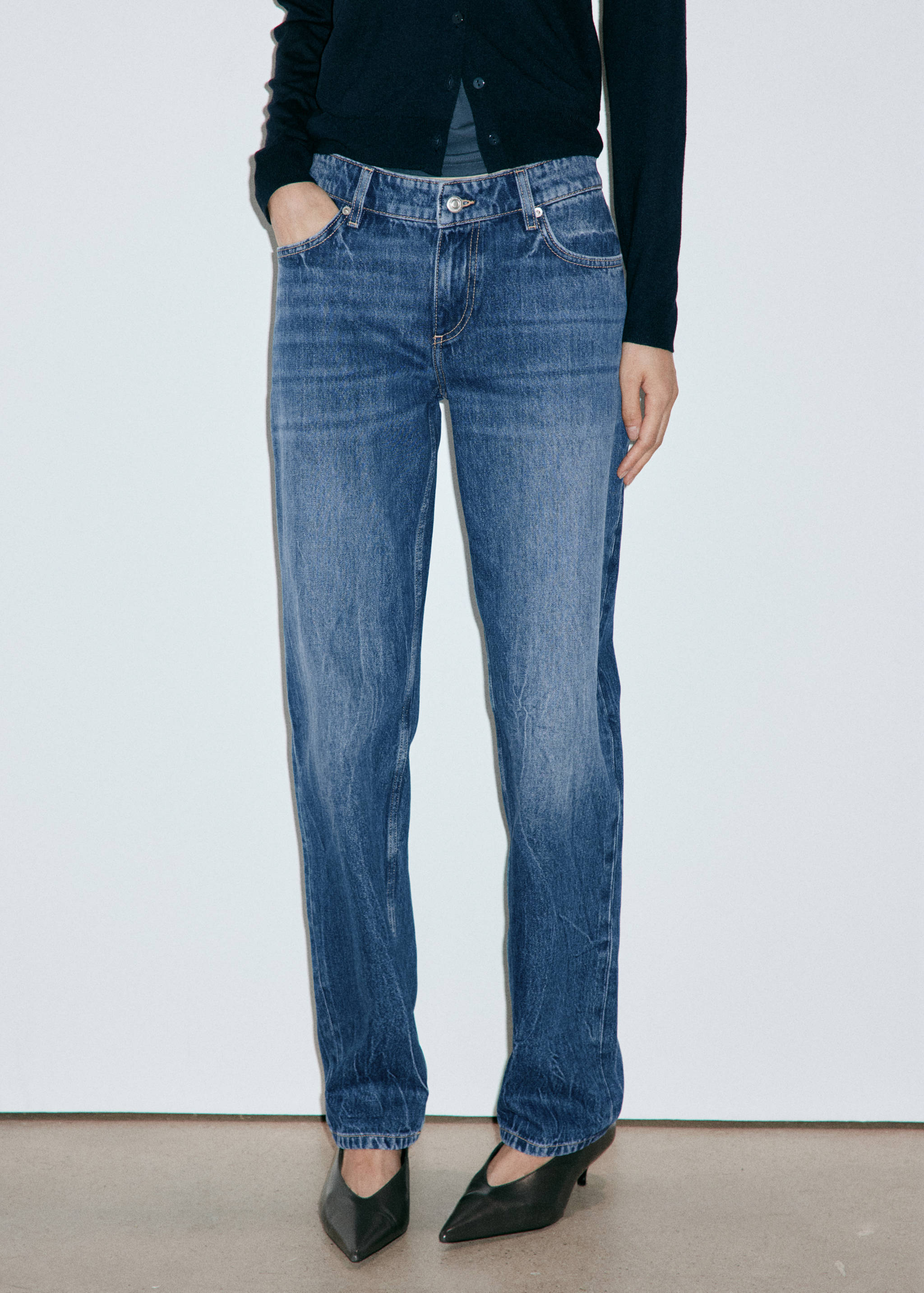 Jeans slim tiro bajo - Plano medio