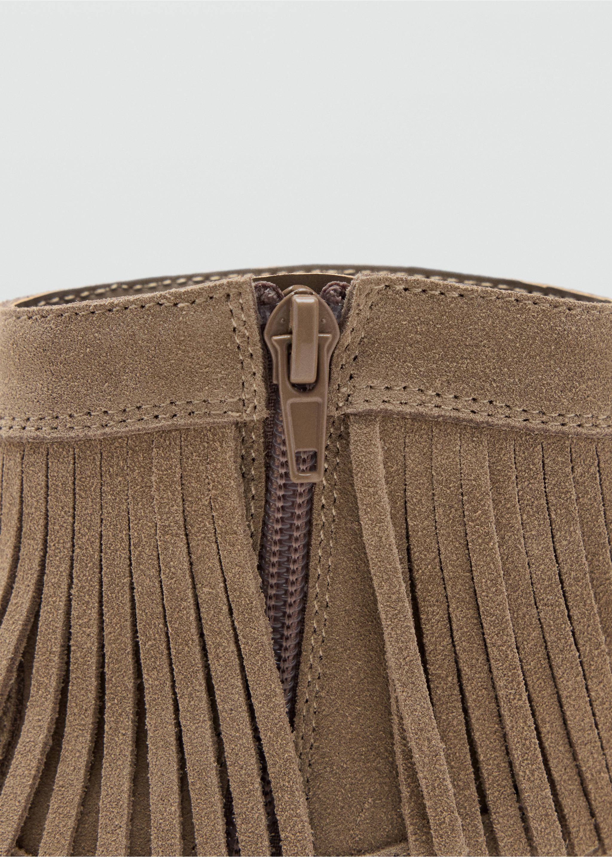 Fringed leather boots - Details of the article 2, Sand. Ref: 37085158-00.