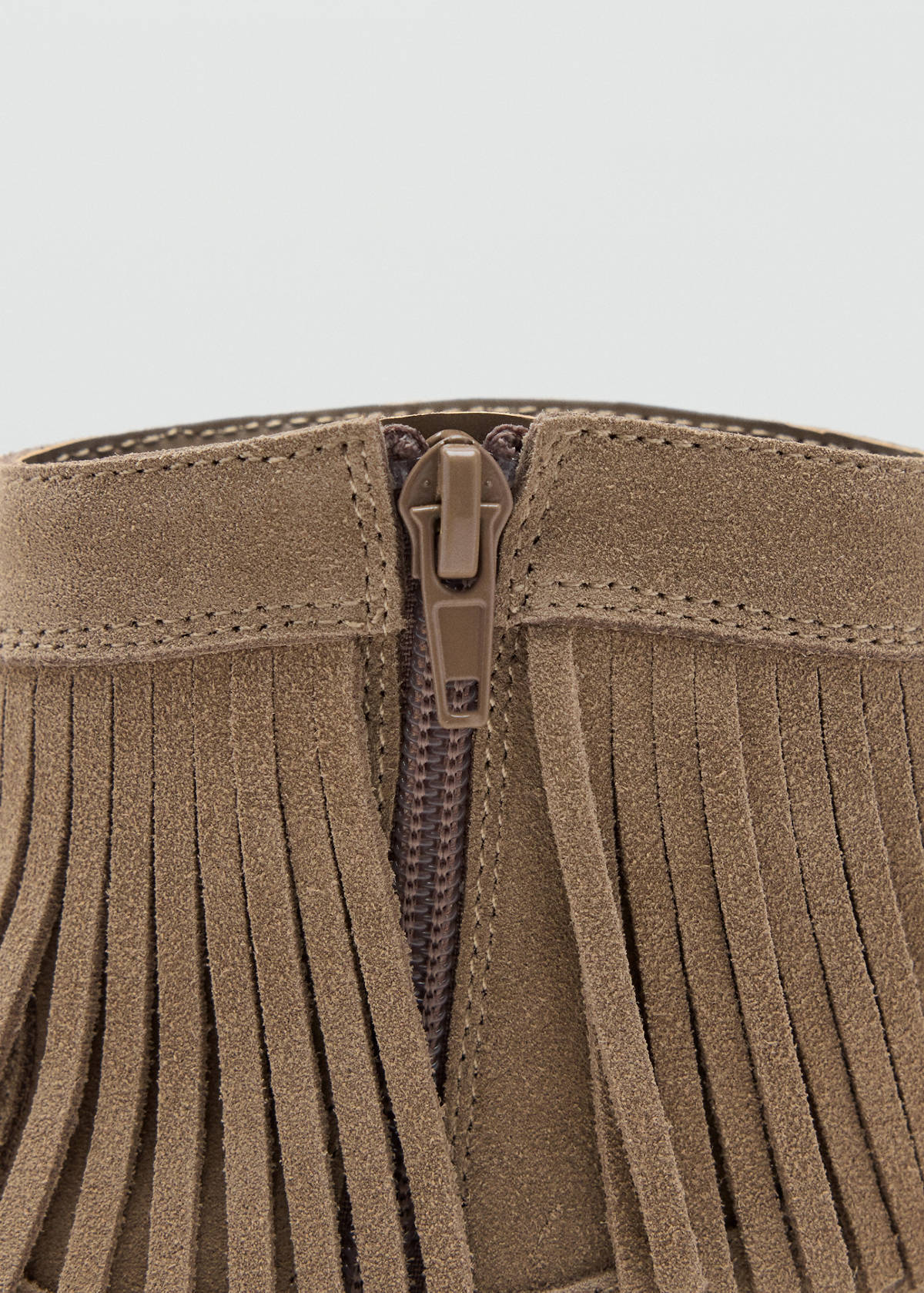 Fringed leather boots — Sand