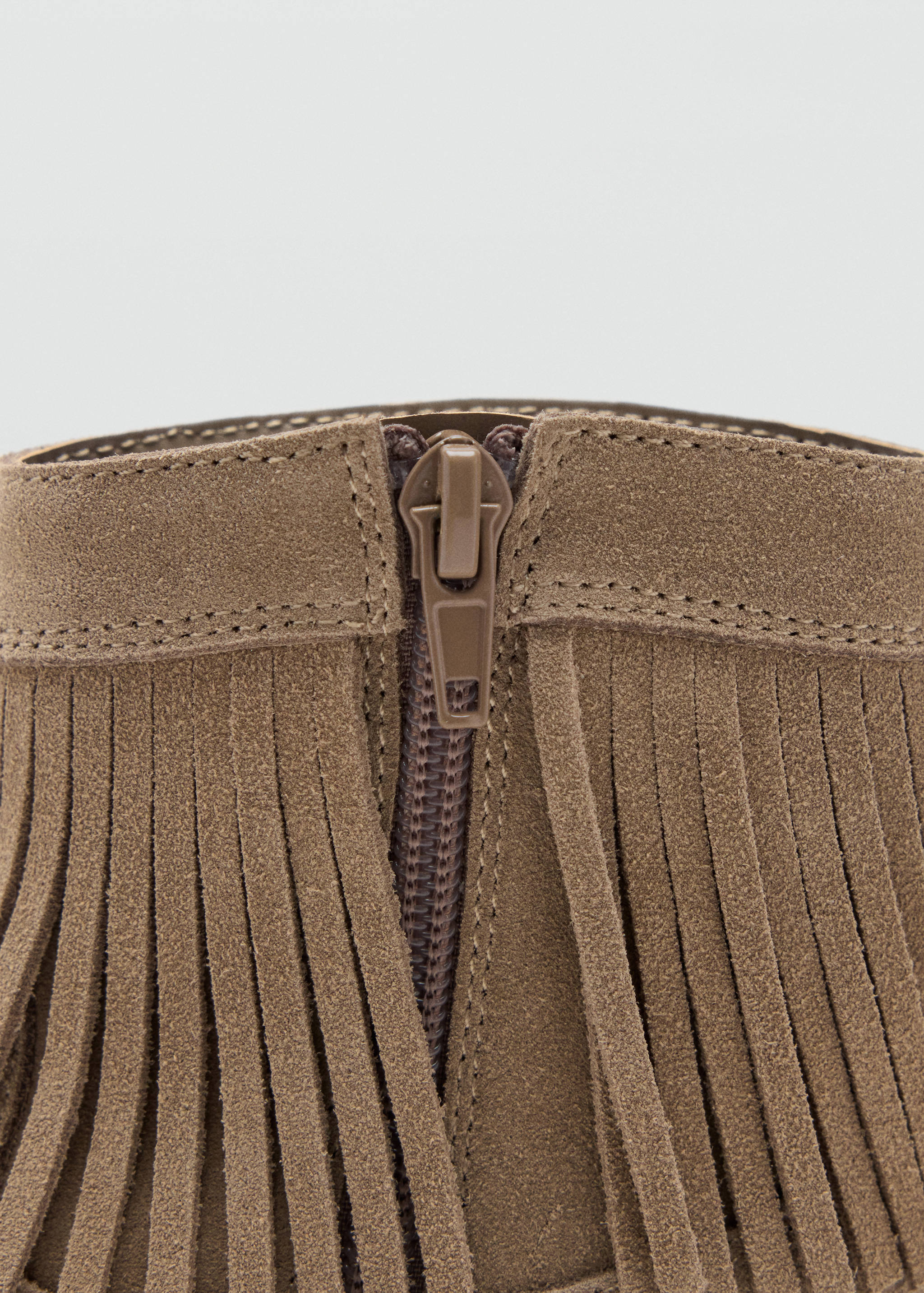 Fringed leather boots - Details of the article 2