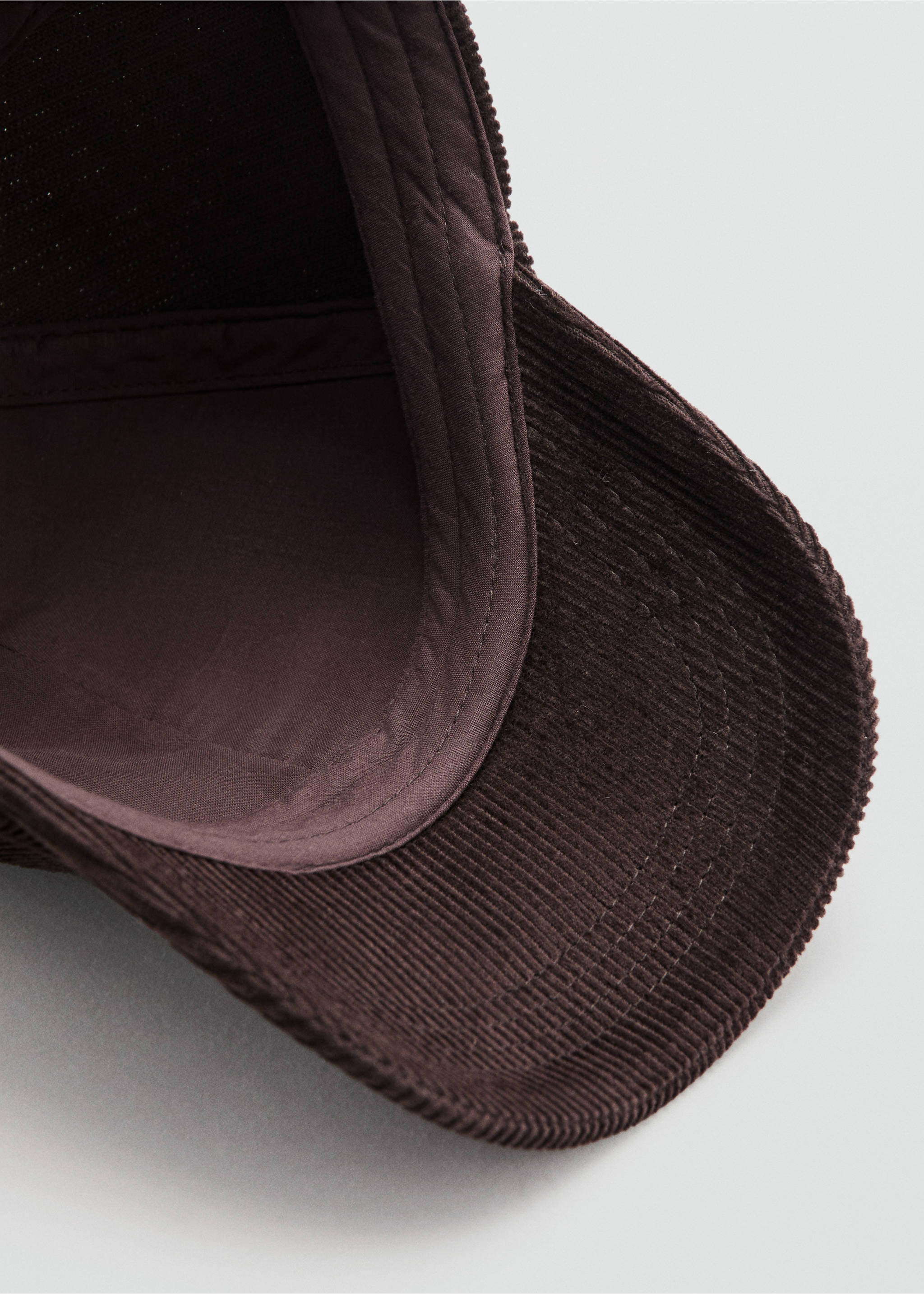 Casquette issue - Détail de l'article 2, Chocolat. Ref: 37085159-00.
