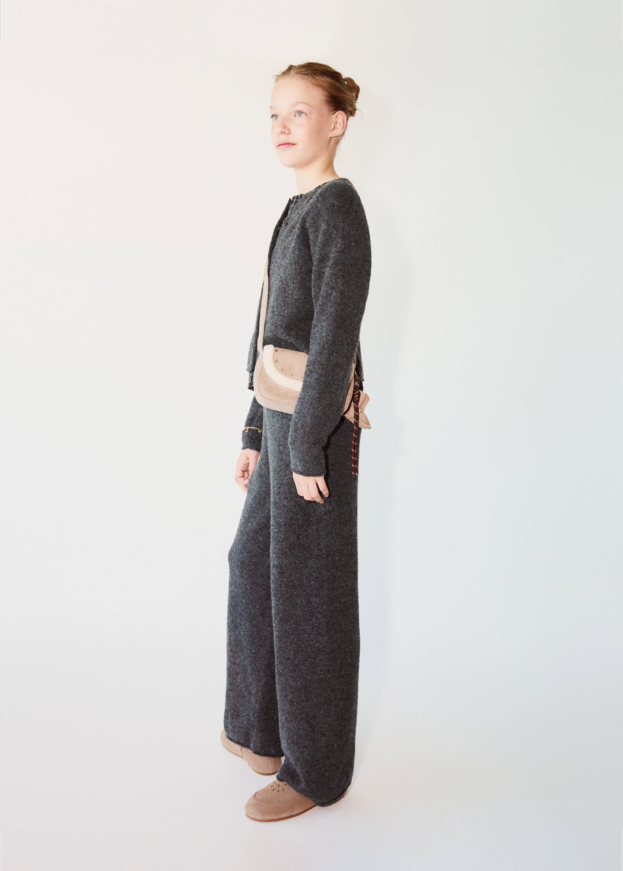 Straight knitted trousers - General plane