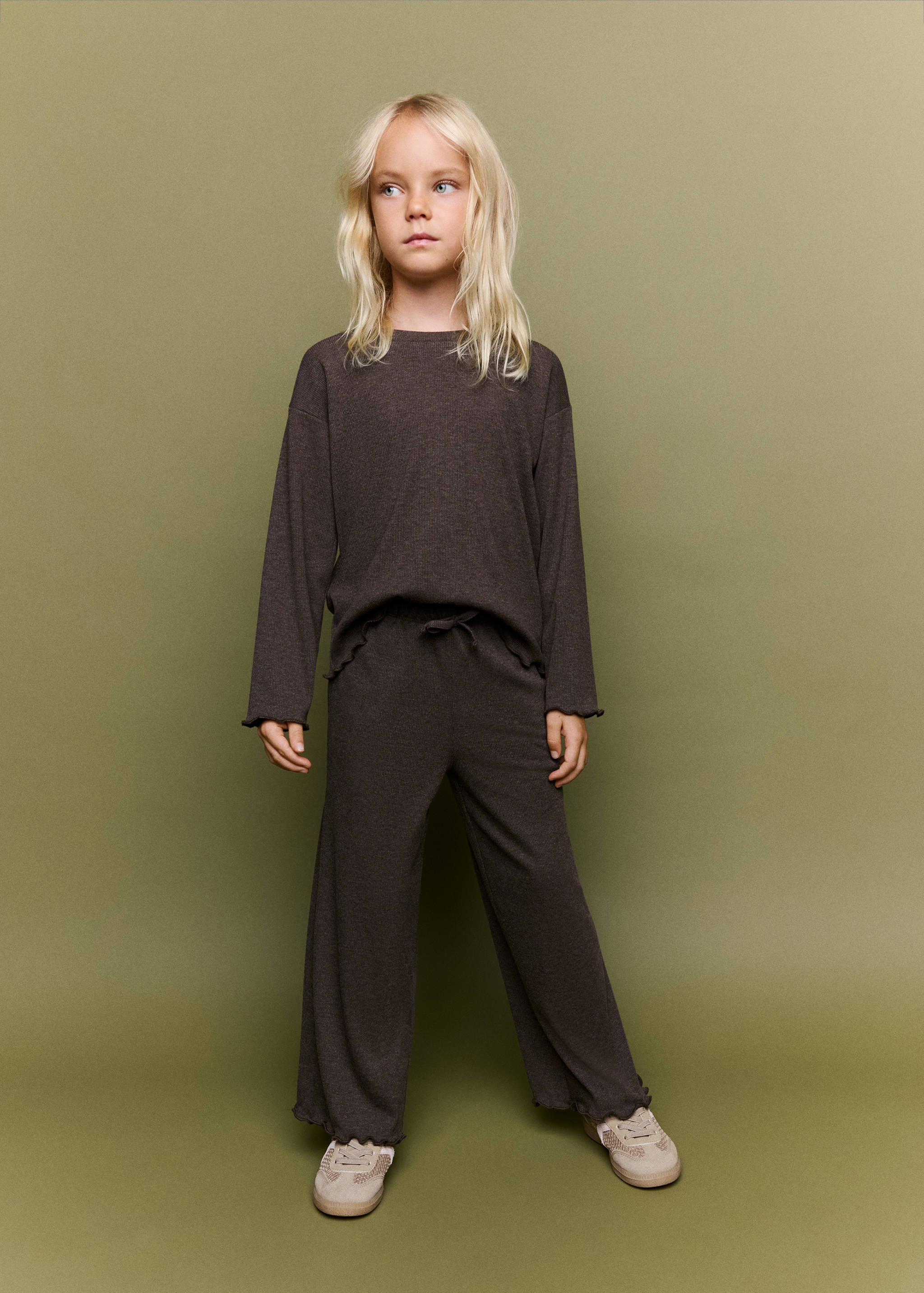 Knitted trousers with scalloped detailing - General plane