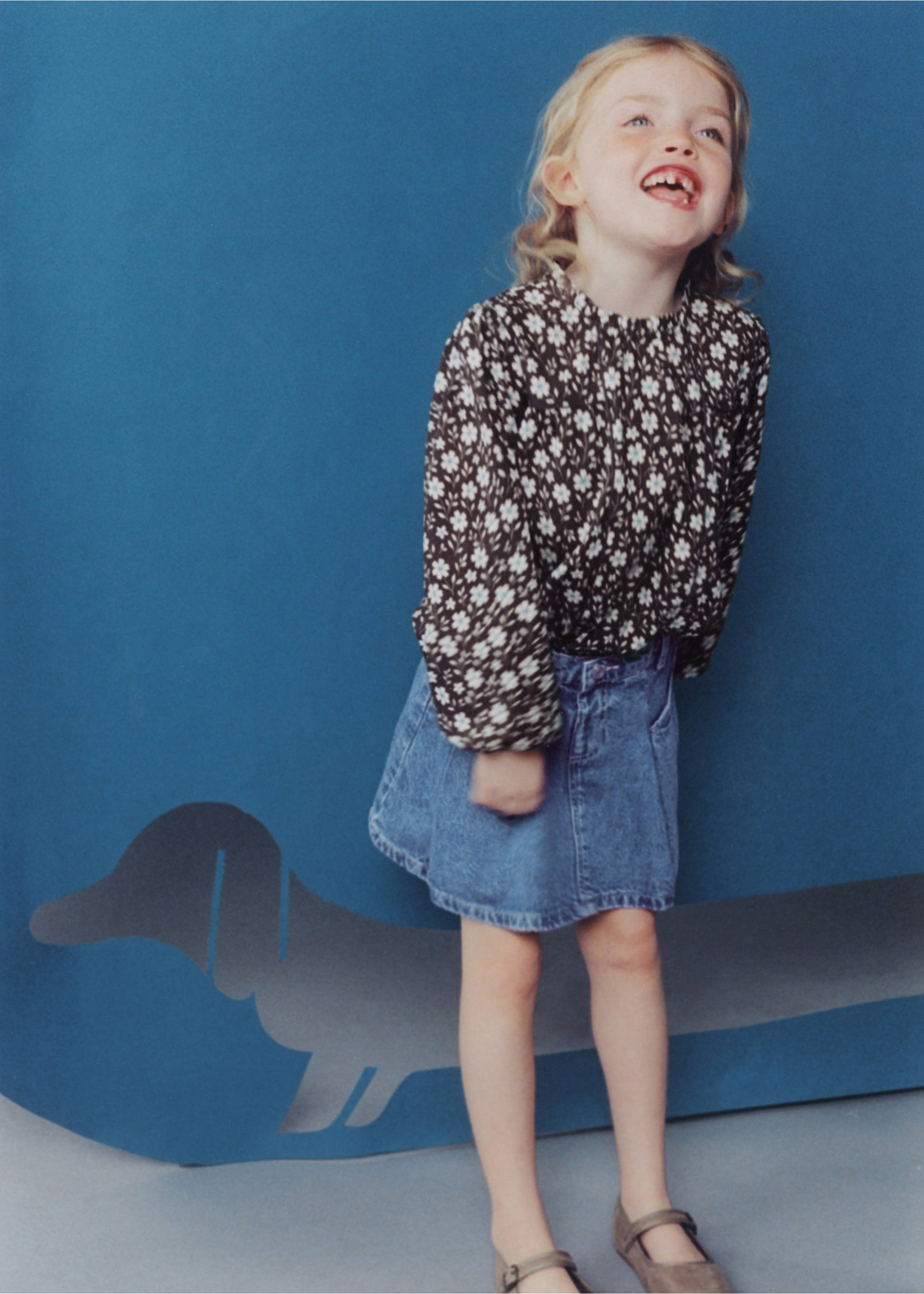 Pleated denim skirt - Details of the article 5, Medium Blue. Ref: 37085163-00.