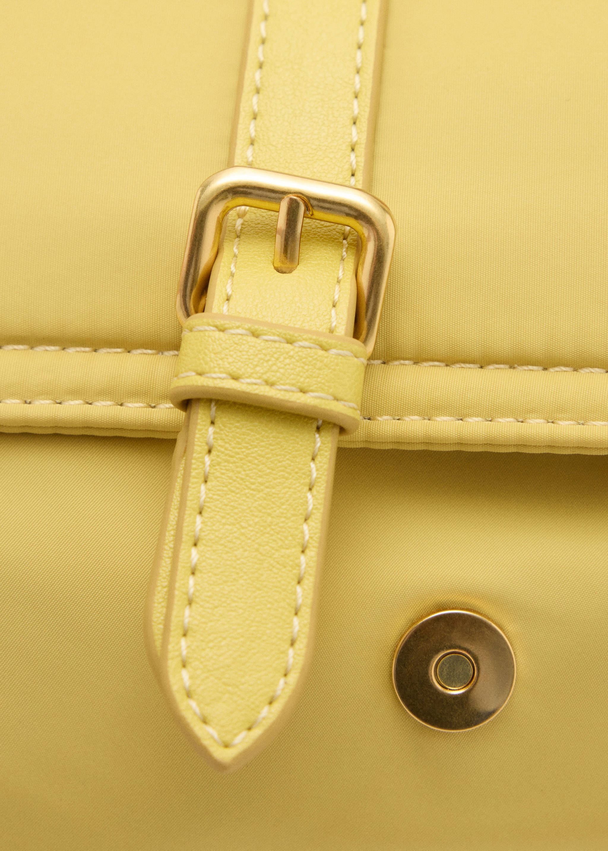 Buckle pocket shoulder bag - Details of the article 2