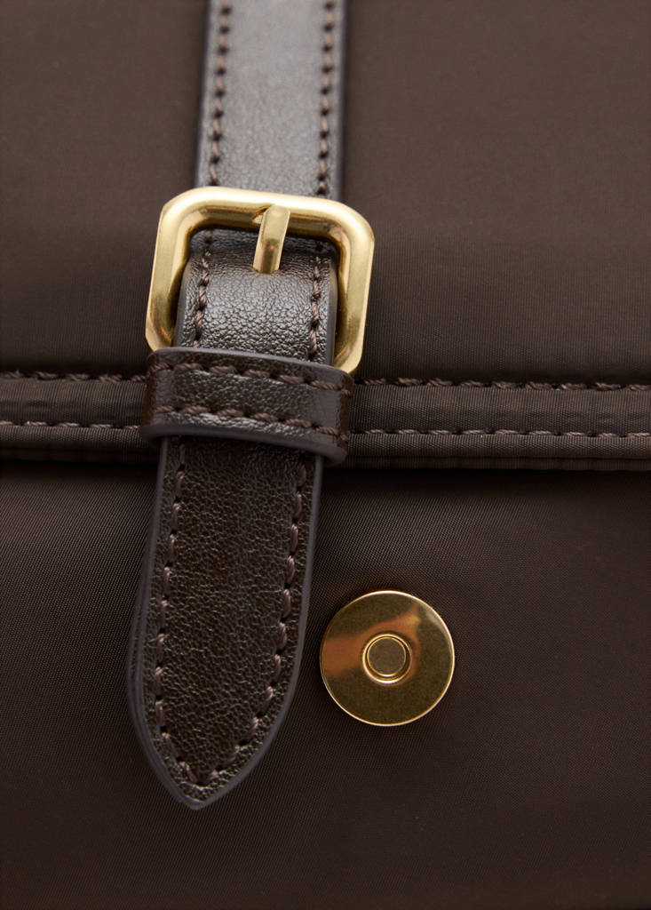 Shoulder bag with pockets and buckle — Chocolate