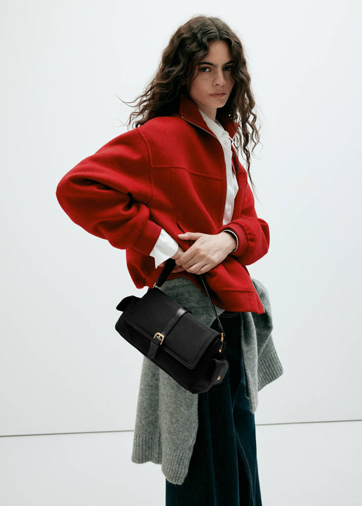 Shoulder bag with pockets and buckle — Black