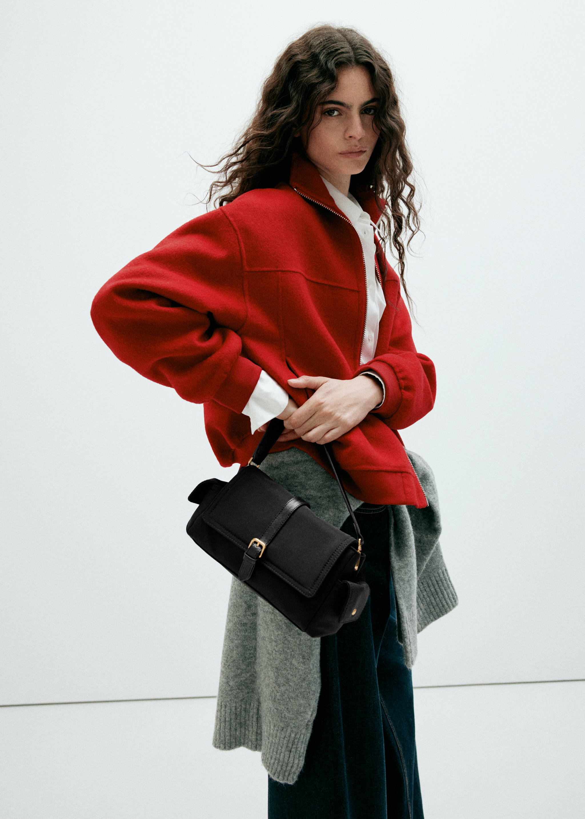 Shoulder bag with pockets and buckle - Details of the article 9