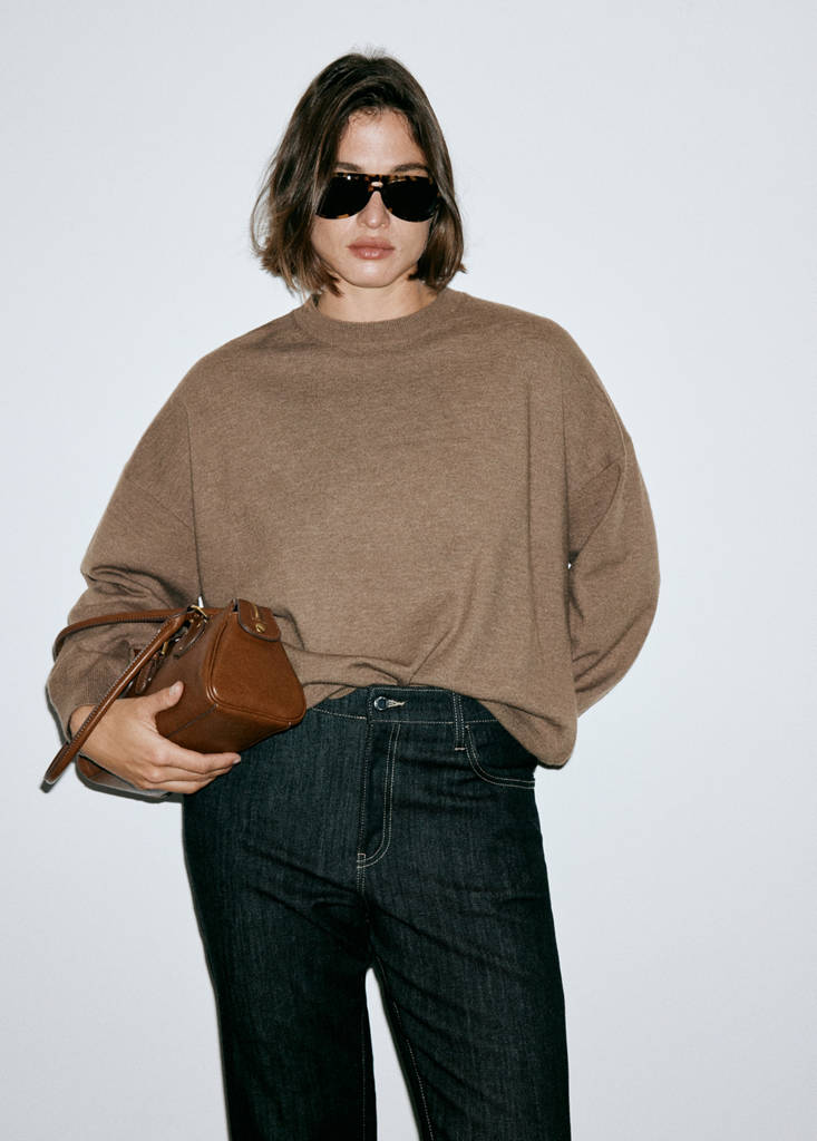 Oversized round-neck sweater — Medium Brown