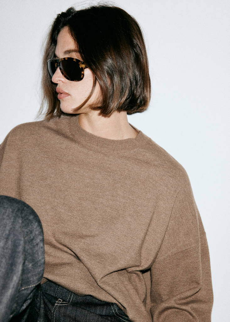 Oversized round-neck sweater — Medium Brown