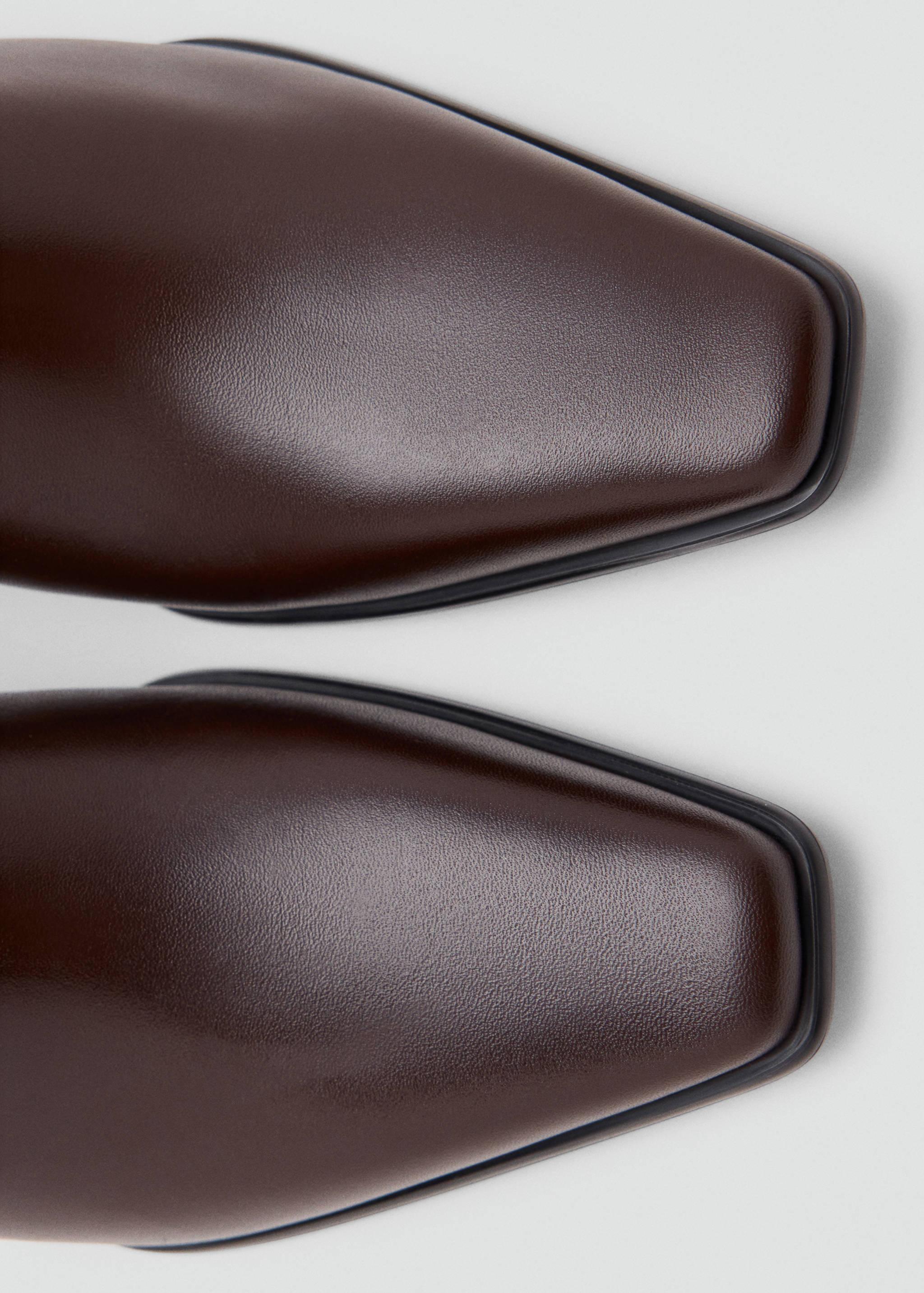 Leather ankle boots with block heel - Details of the article 2