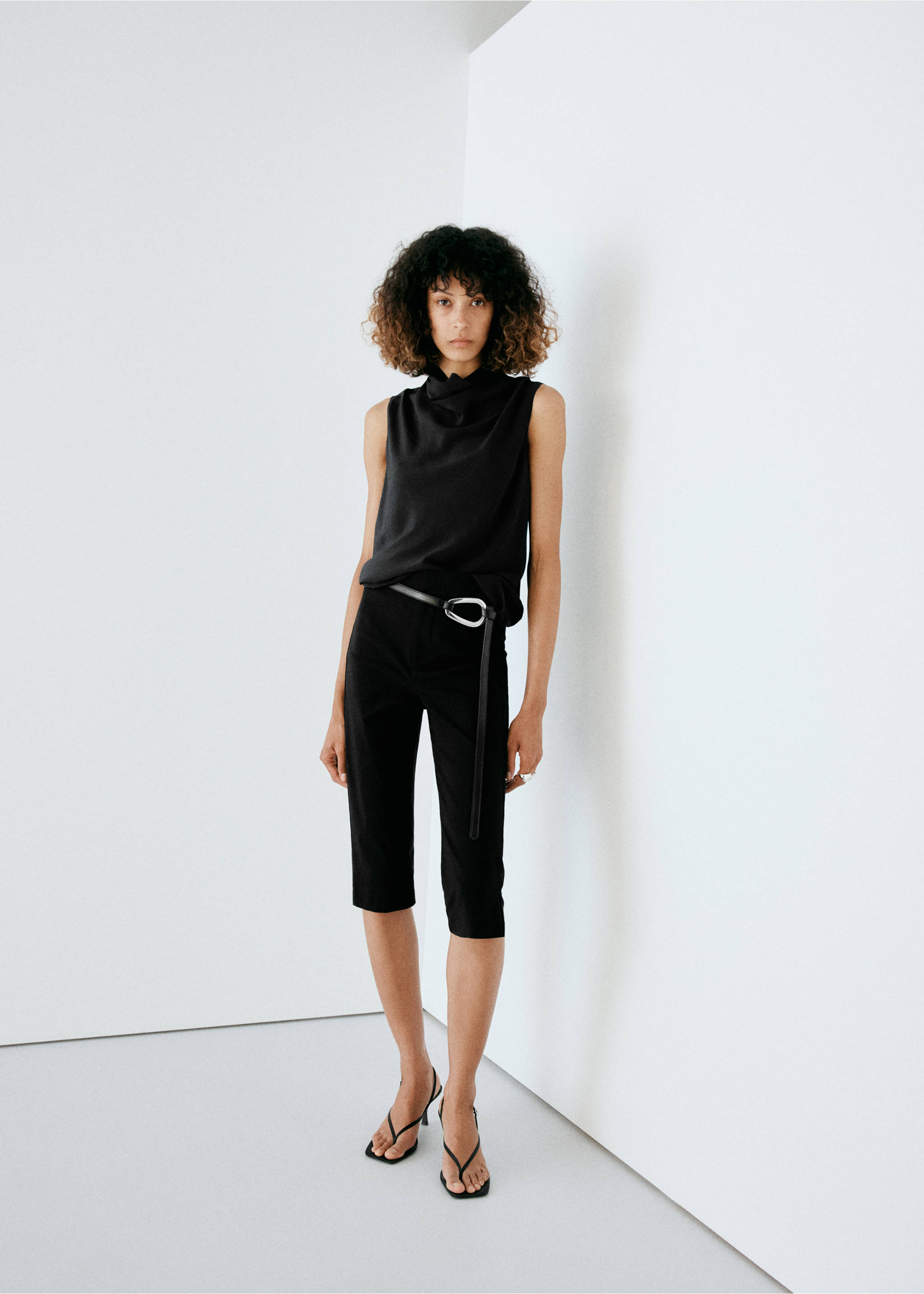 Top cuello alto drapeado - Plano general, Negro. Ref: 37085853-00.