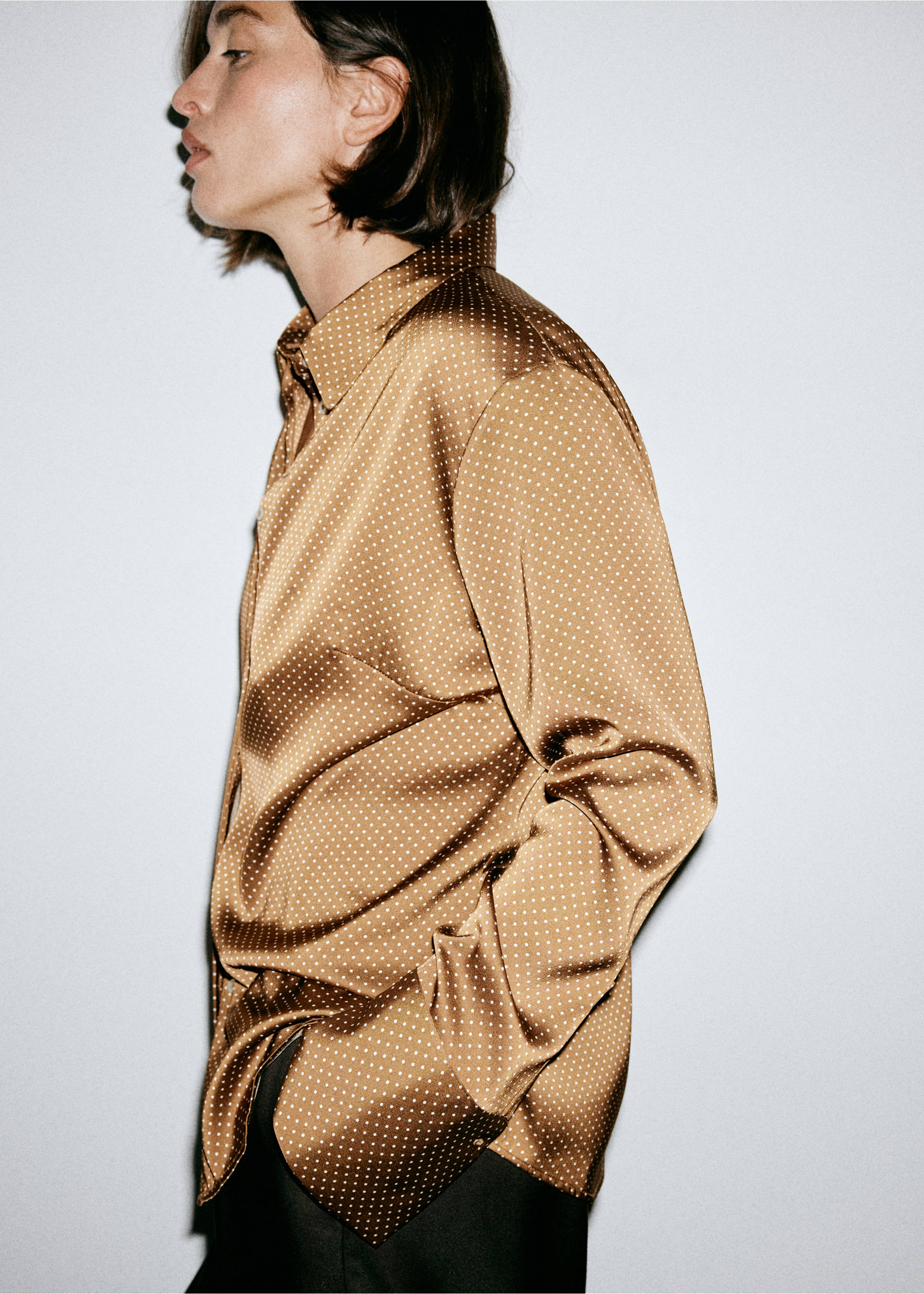 Polka-dot satin-finish shirt - Details of the article 4, Brown. Ref: 37085856-00.