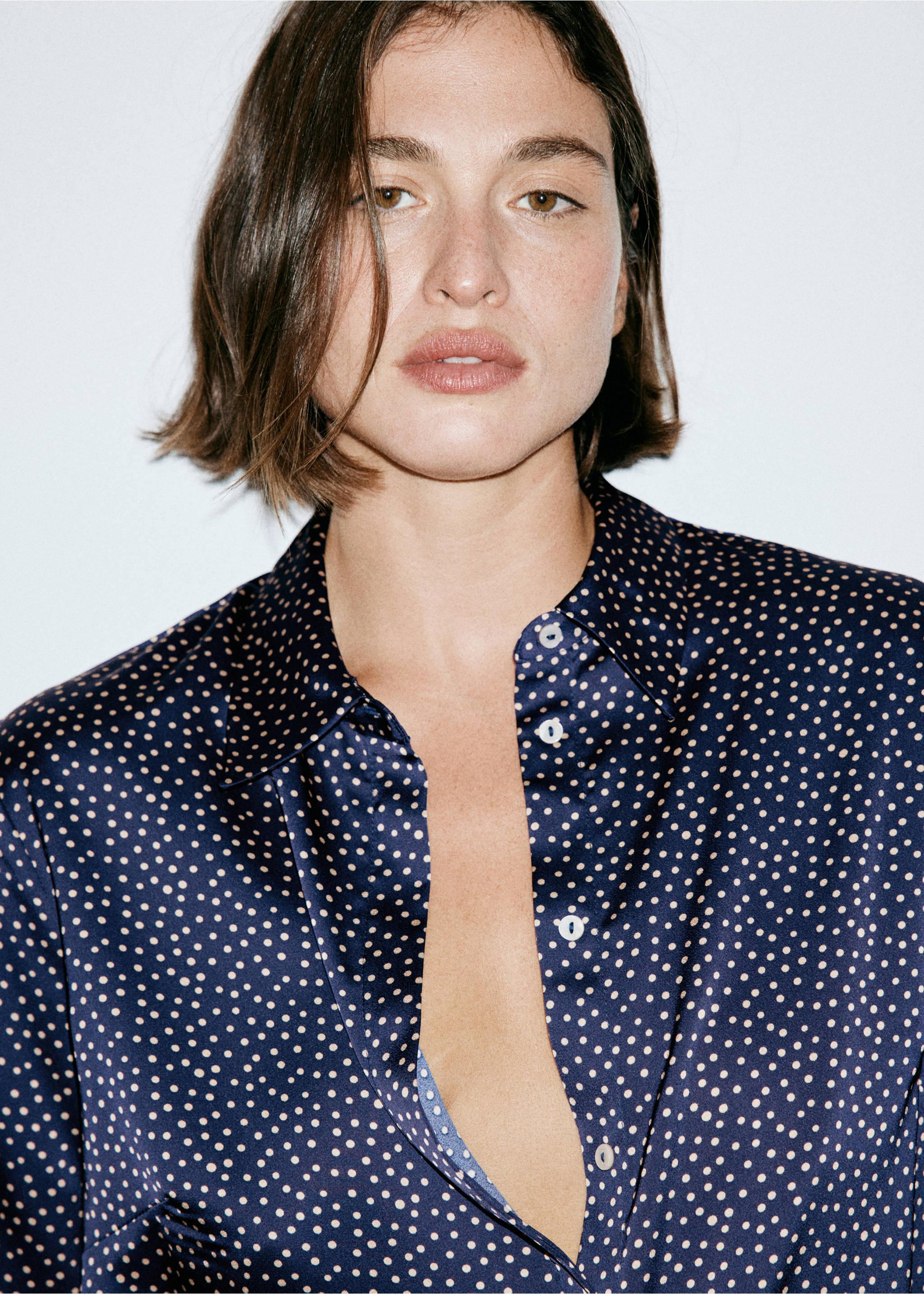 Polka-dot satin-finish shirt - Details of the article 4, Night Blue. Ref: 37085856-00.