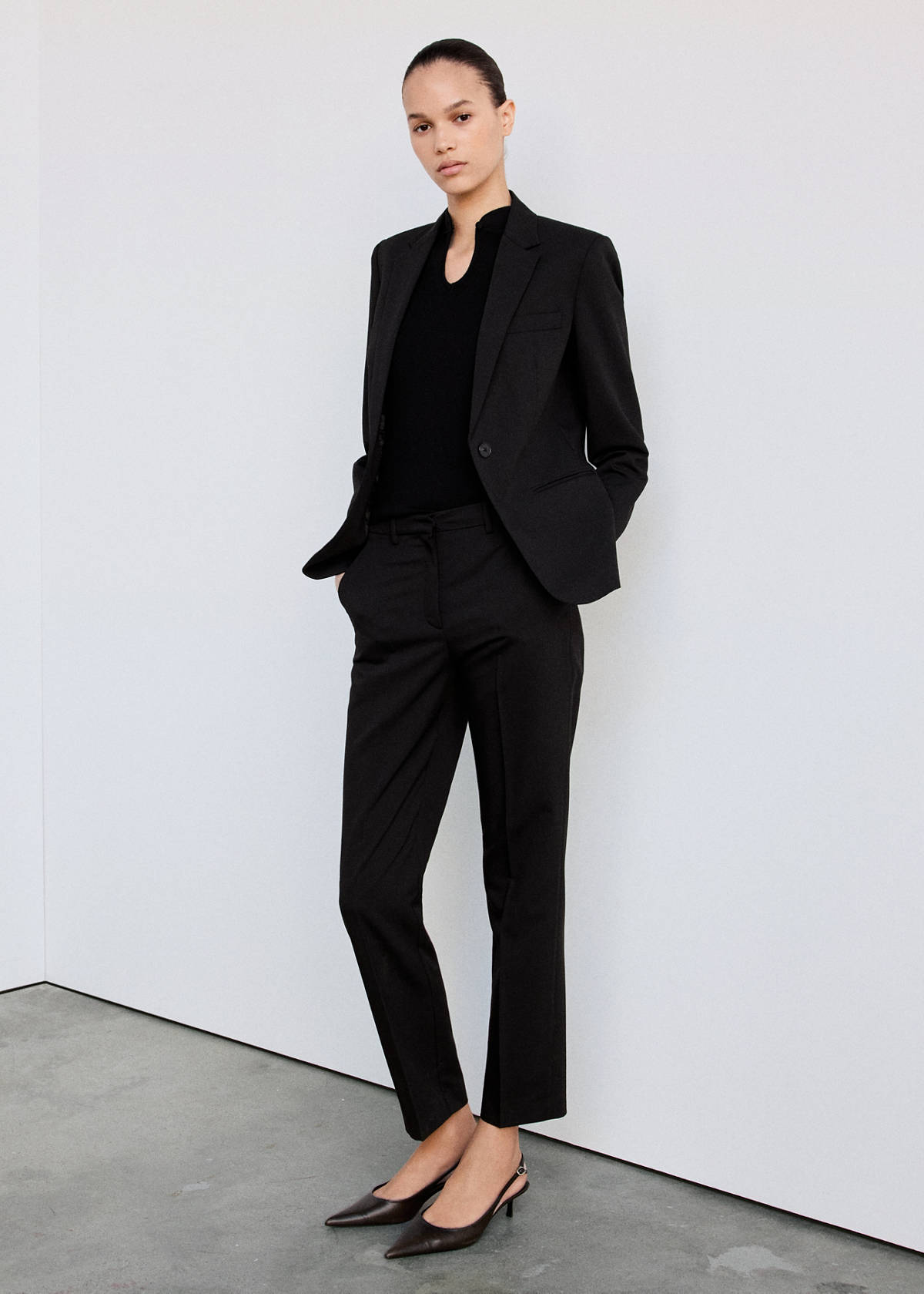 Fitted suit blazer